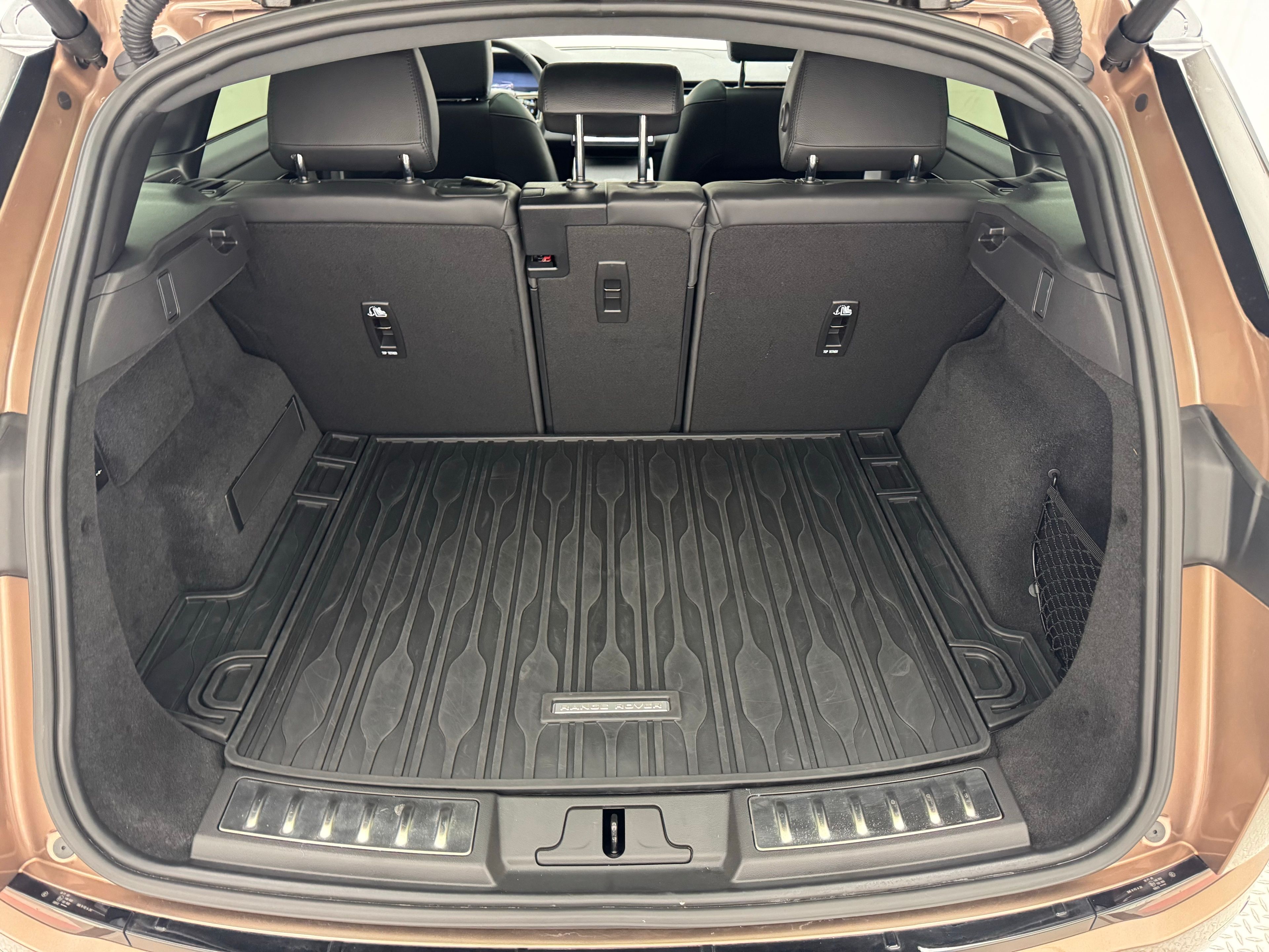 Thumbnail: 2024 Land Rover Range Rover Evoque - 4