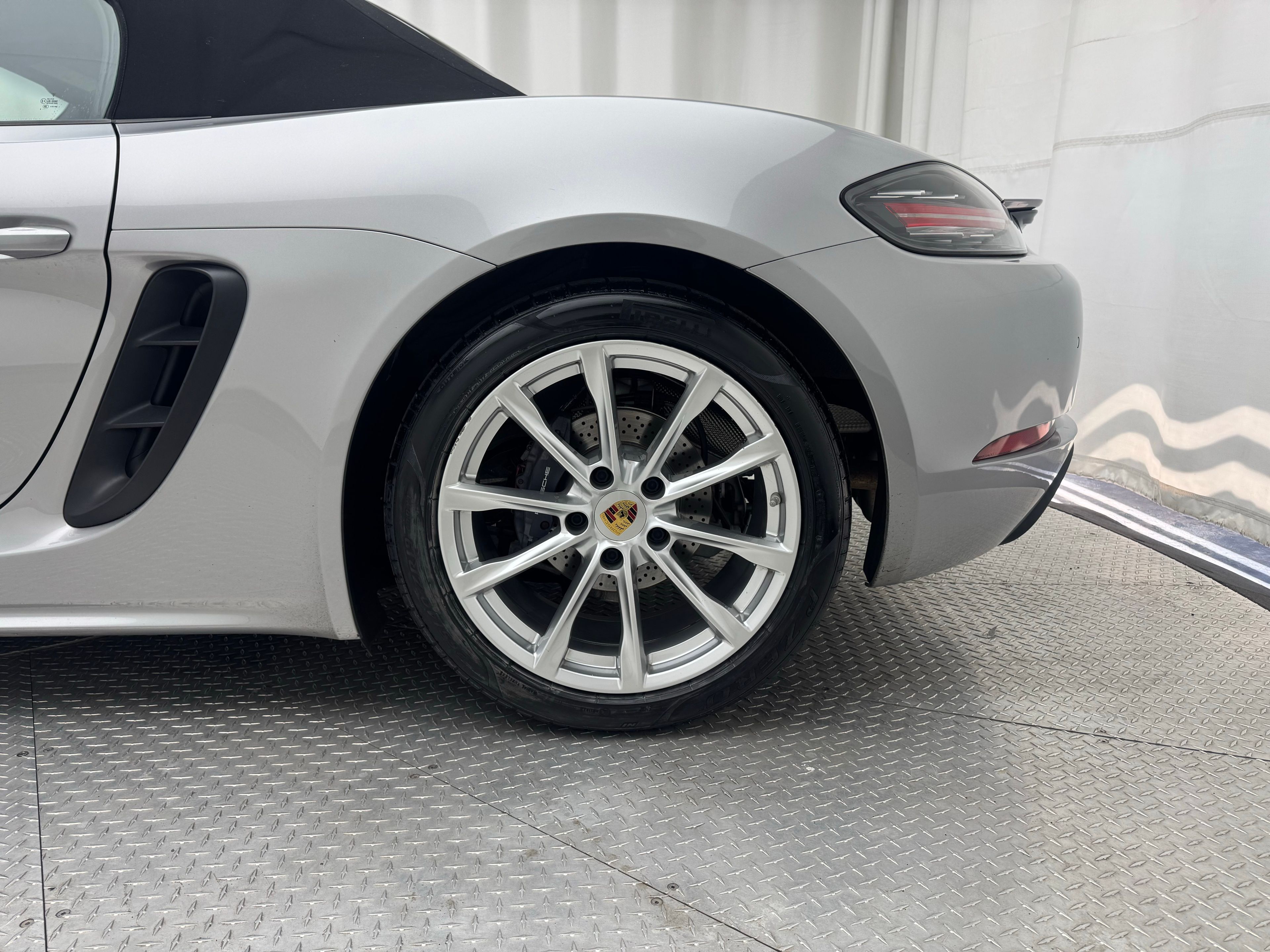 Thumbnail: 2017 Porsche 718 Boxster - 8