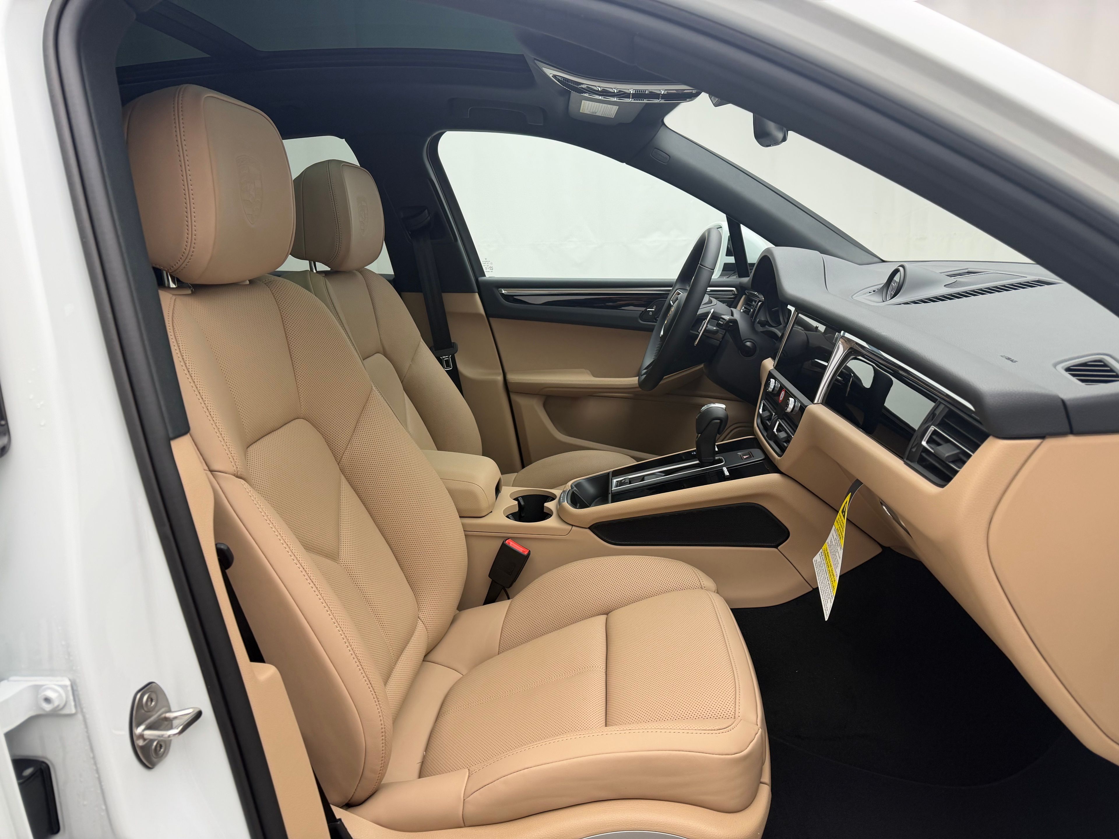 Thumbnail: 2026 Porsche Macan - 19