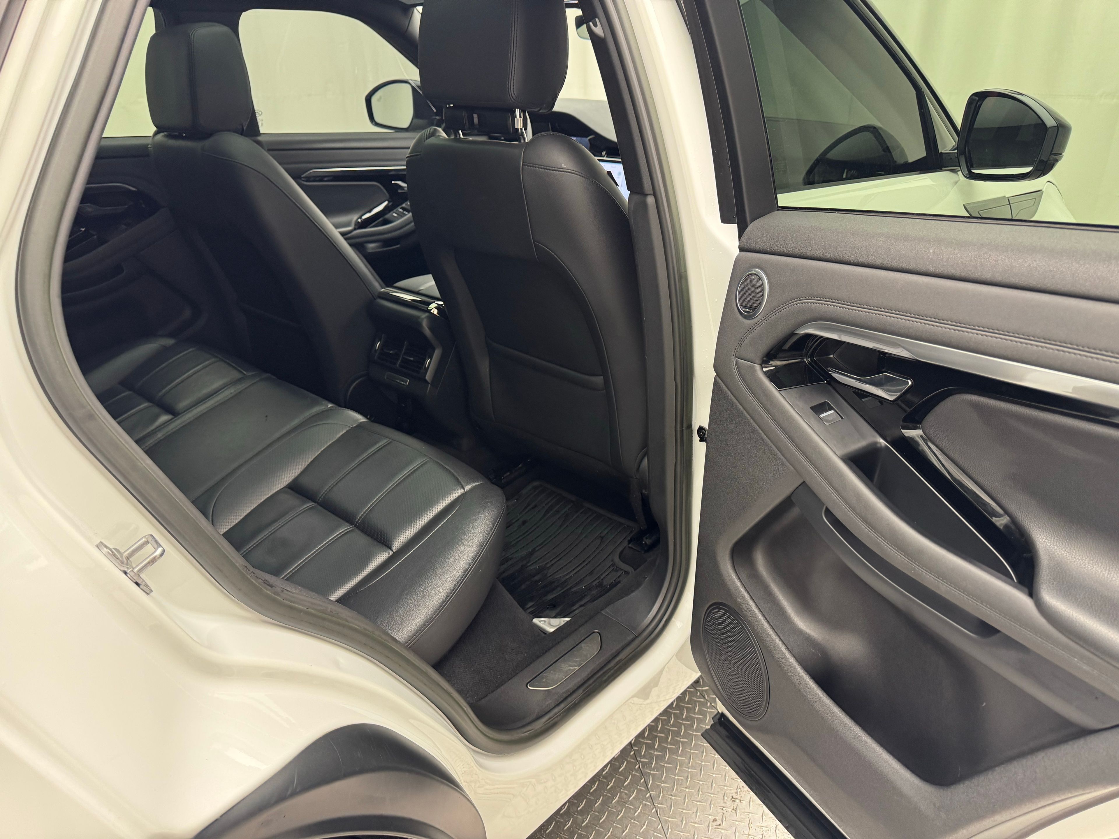 Thumbnail: 2023 Land Rover Range Rover Evoque - 18