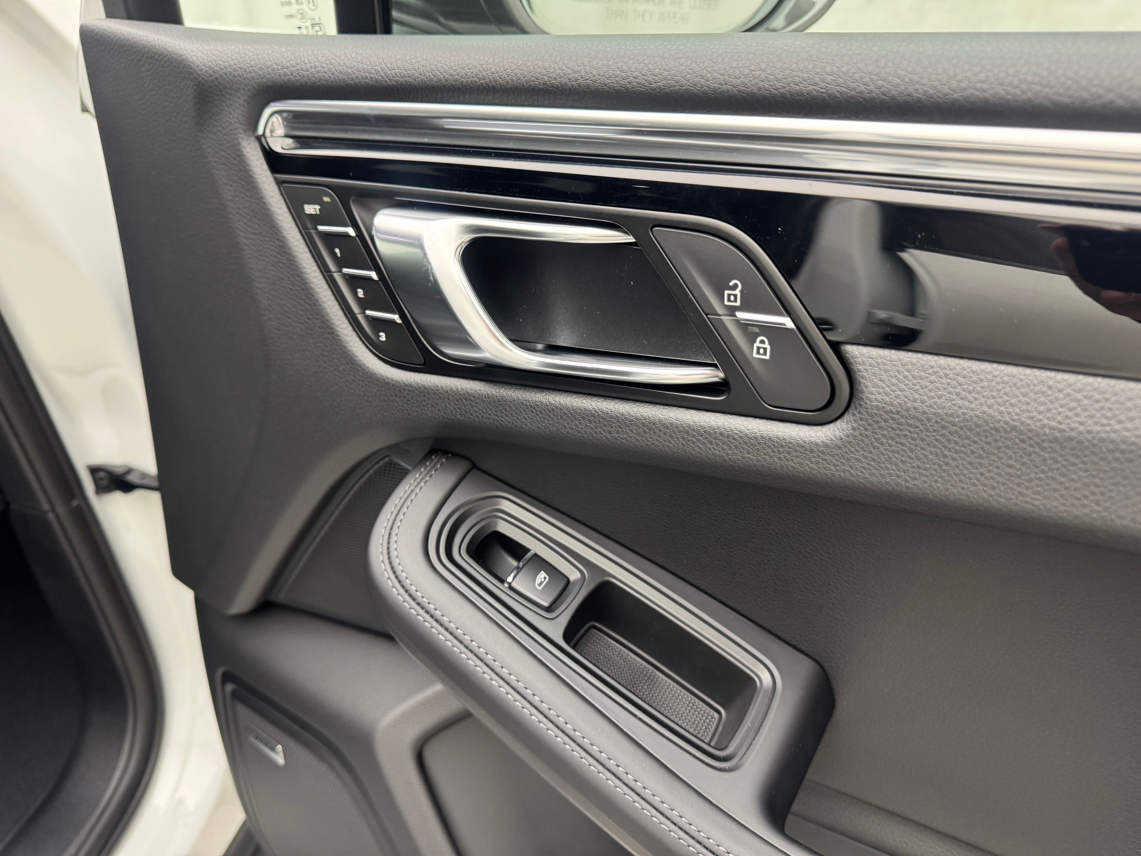 Thumbnail: 2026 Porsche Macan - 27