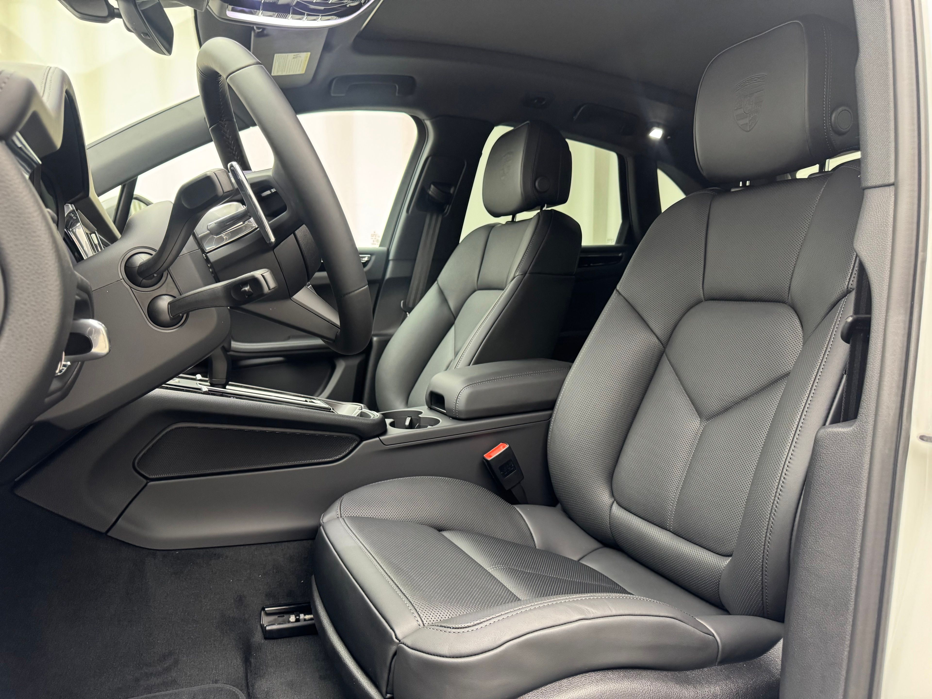 Thumbnail: 2026 Porsche Macan - 5
