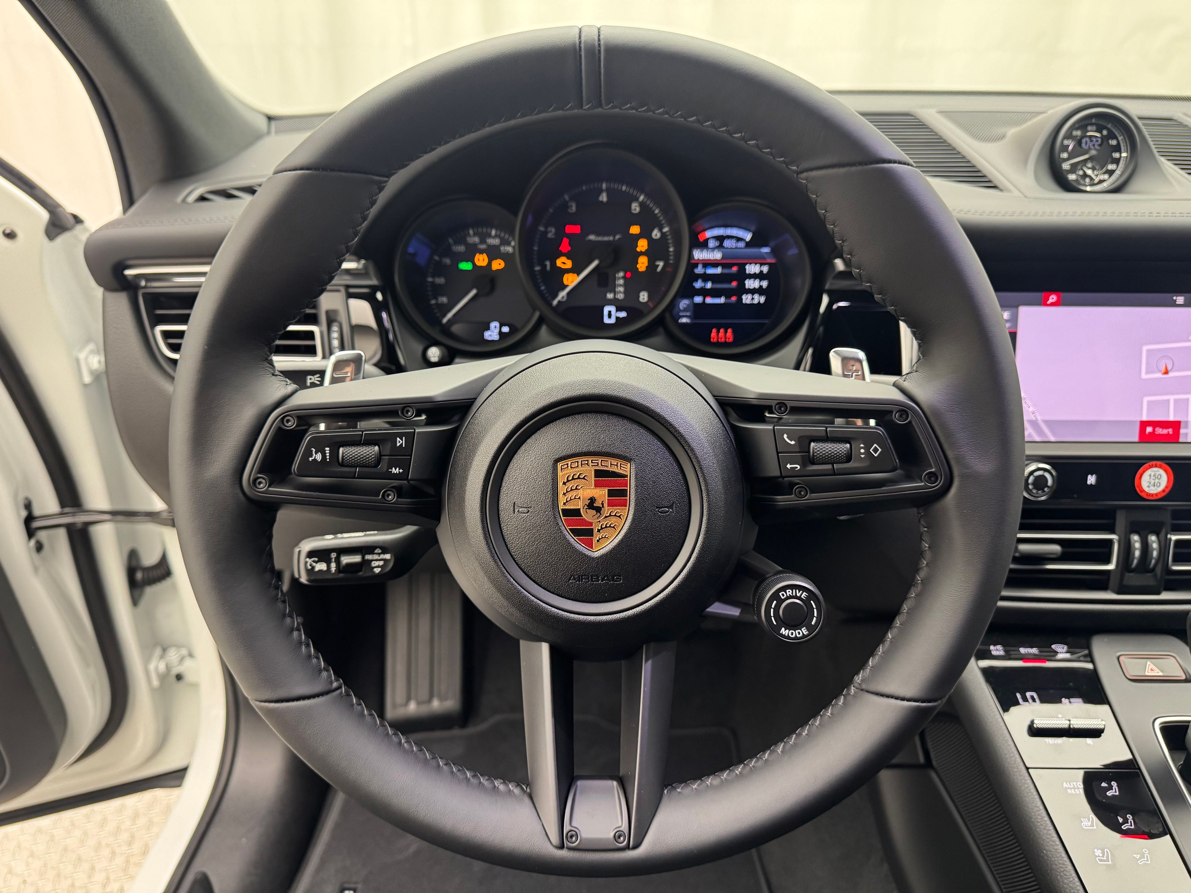 Thumbnail: 2026 Porsche Macan - 6