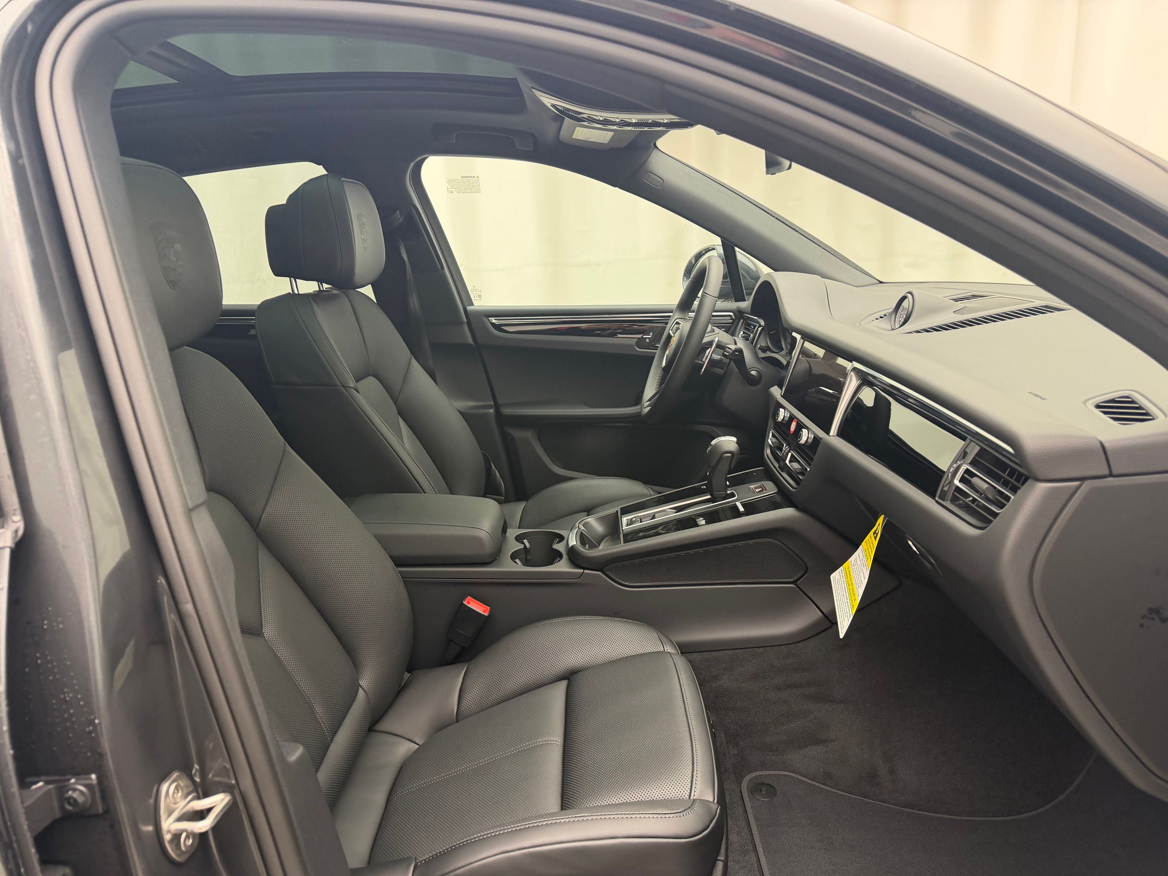 Thumbnail: 2026 Porsche Macan - 21