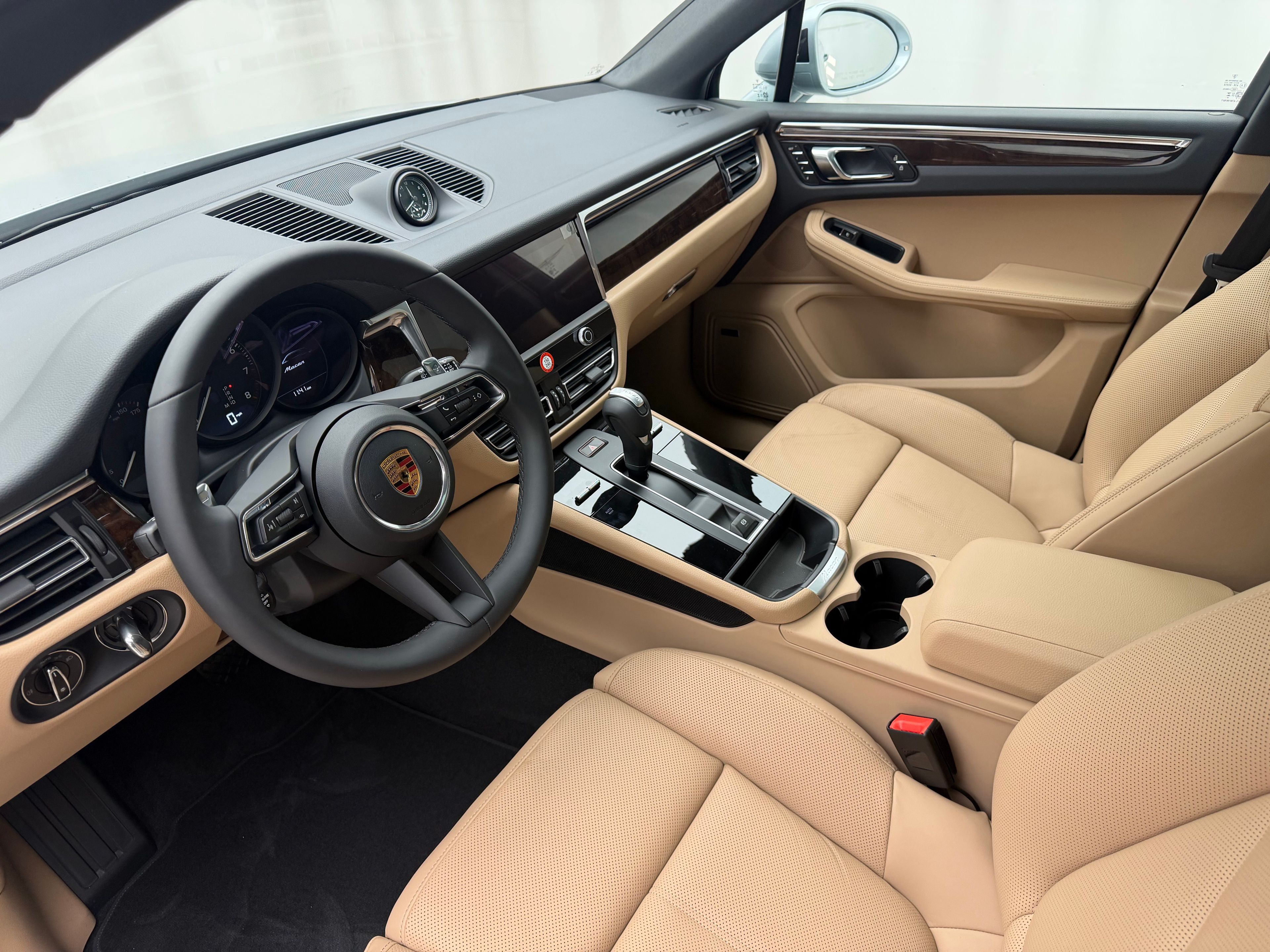 Thumbnail: 2026 Porsche Macan - 4