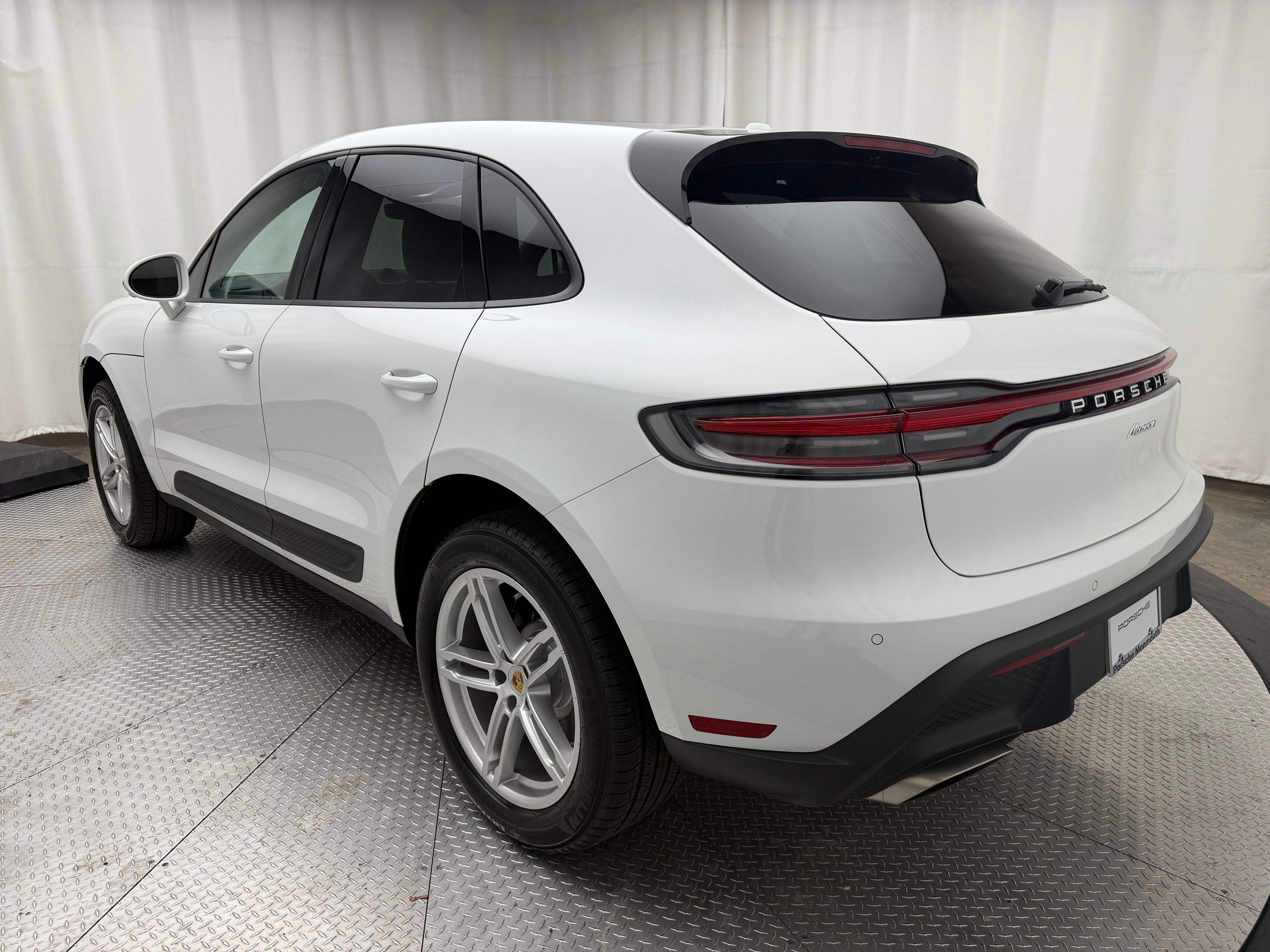 Thumbnail: 2026 Porsche Macan - 3