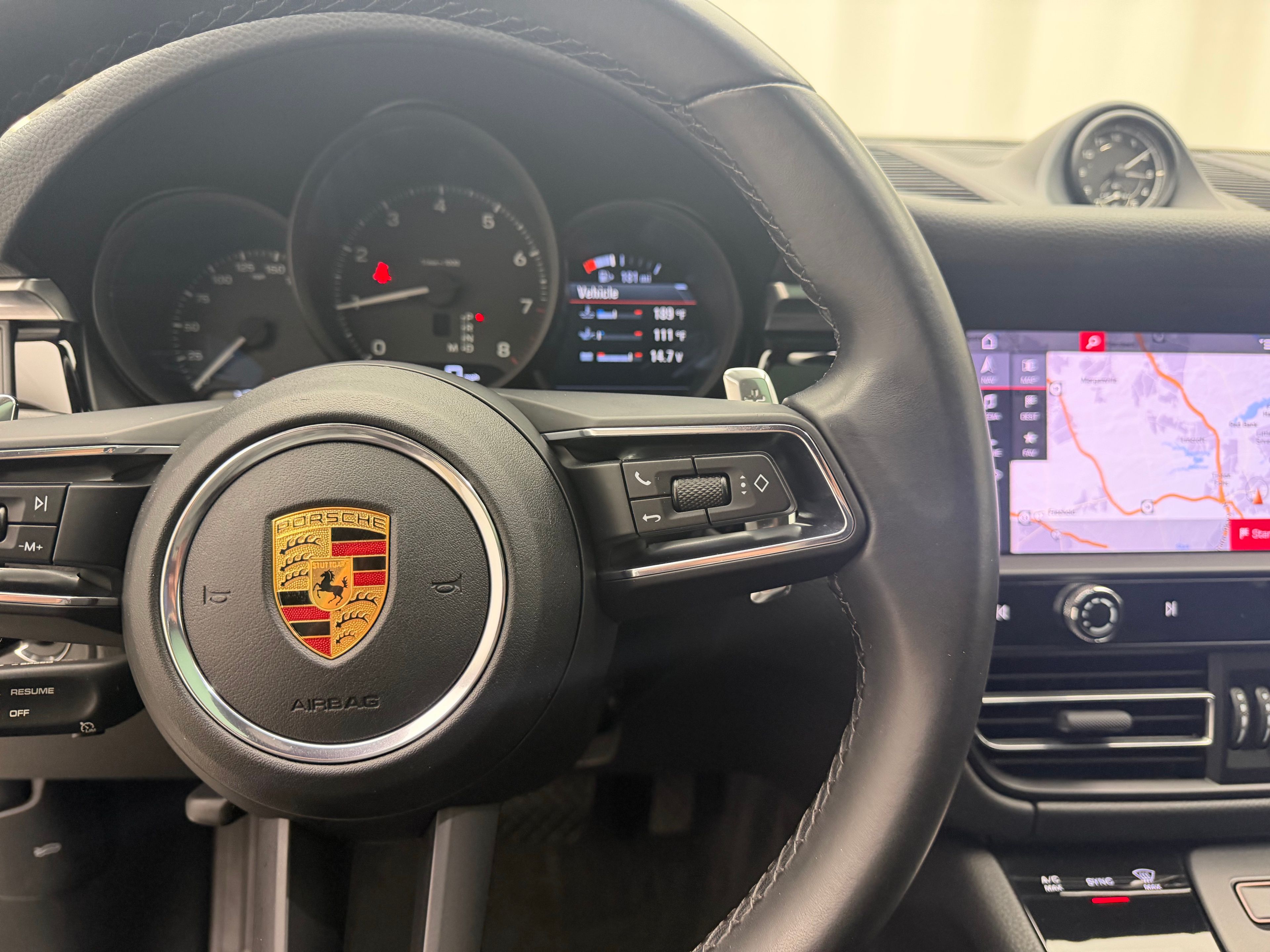 Thumbnail: 2022 Porsche Macan - 32