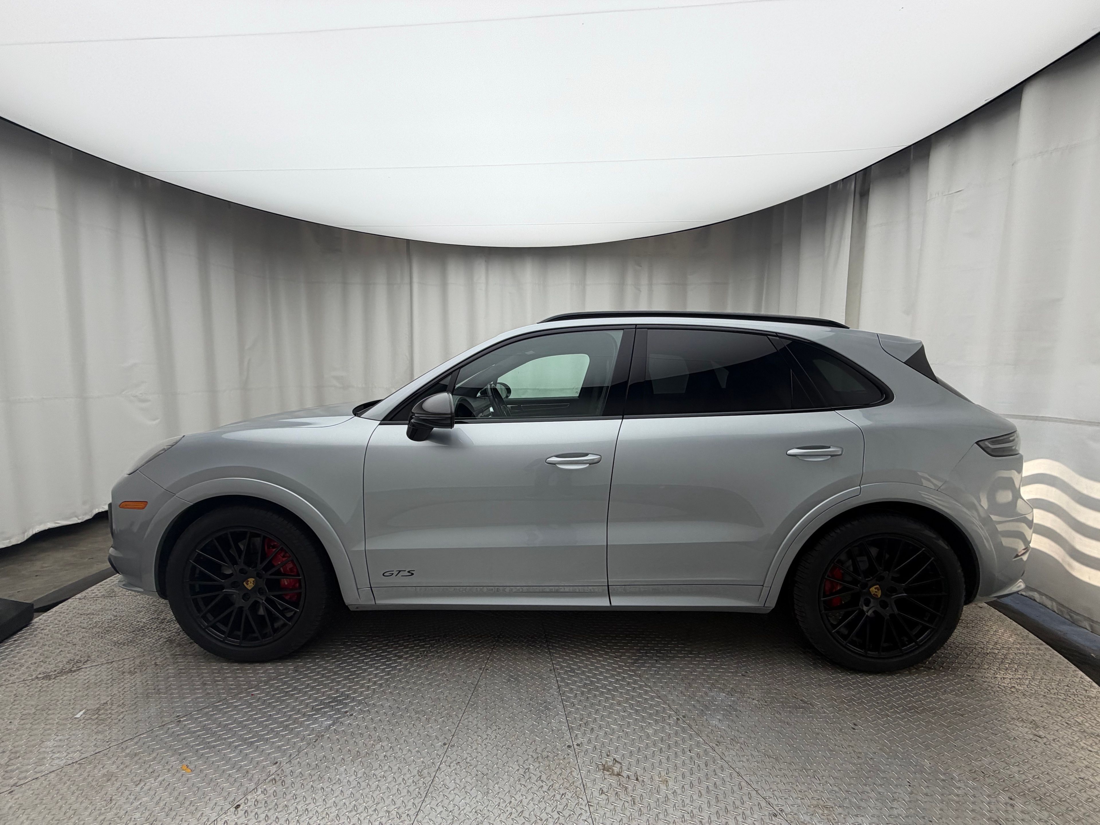 Thumbnail: 2021 Porsche Cayenne - 2