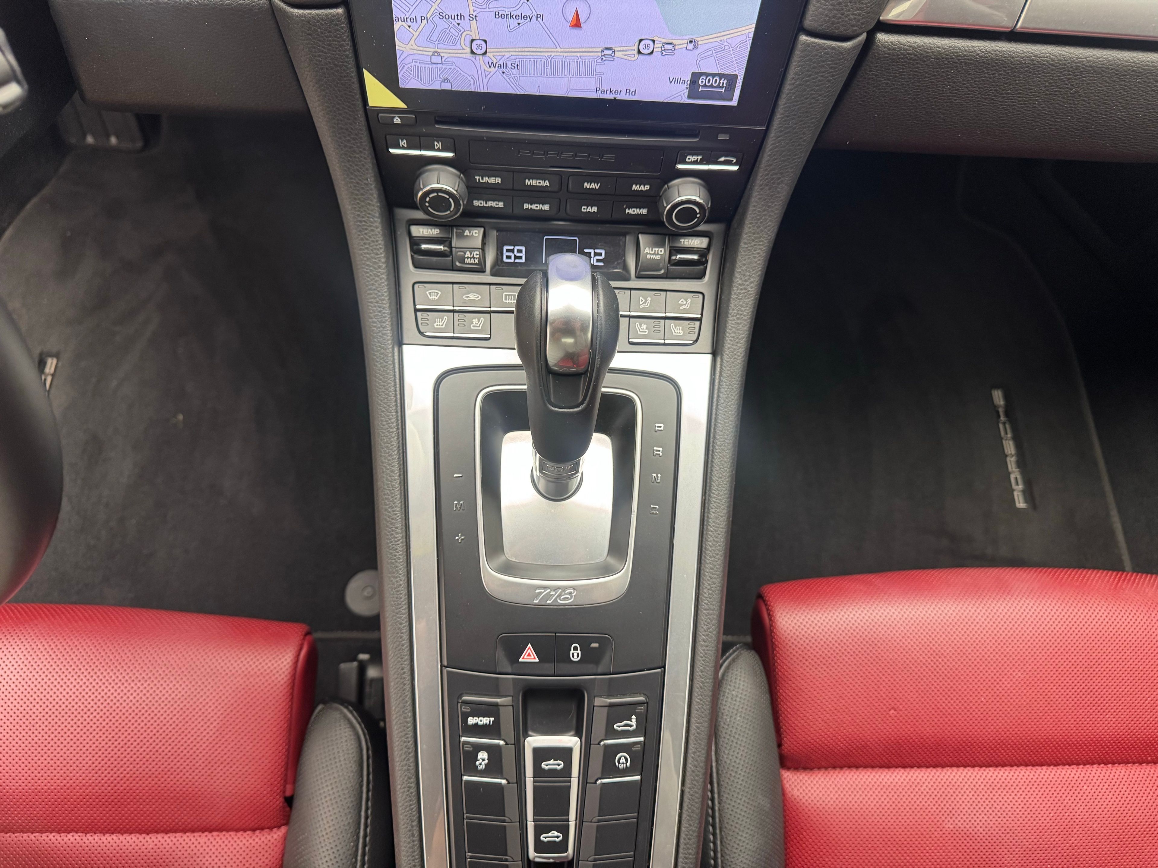 Thumbnail: 2017 Porsche 718 Boxster - 24