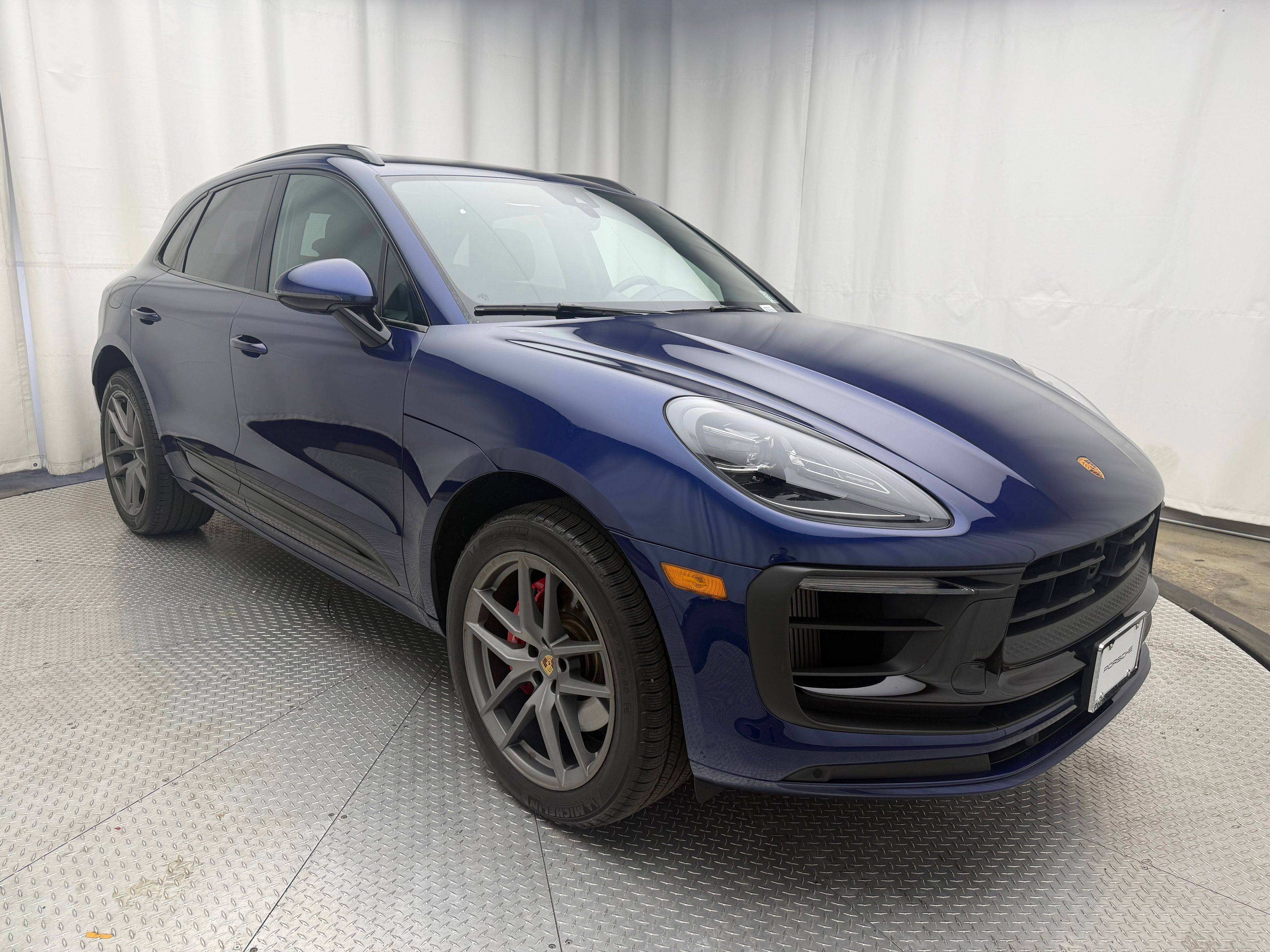Thumbnail: 2023 Porsche Macan - 13