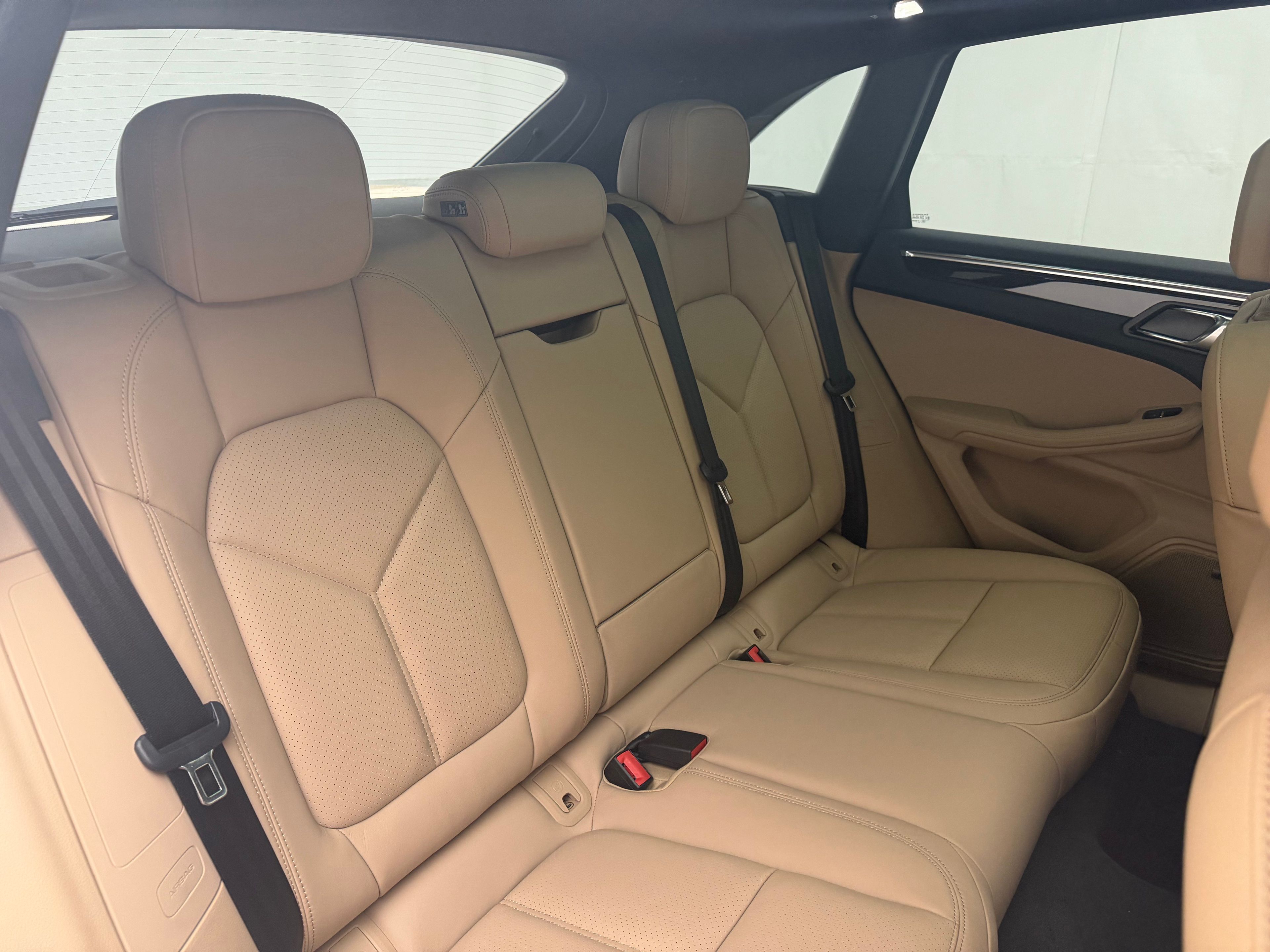 Thumbnail: 2026 Porsche Macan - 25