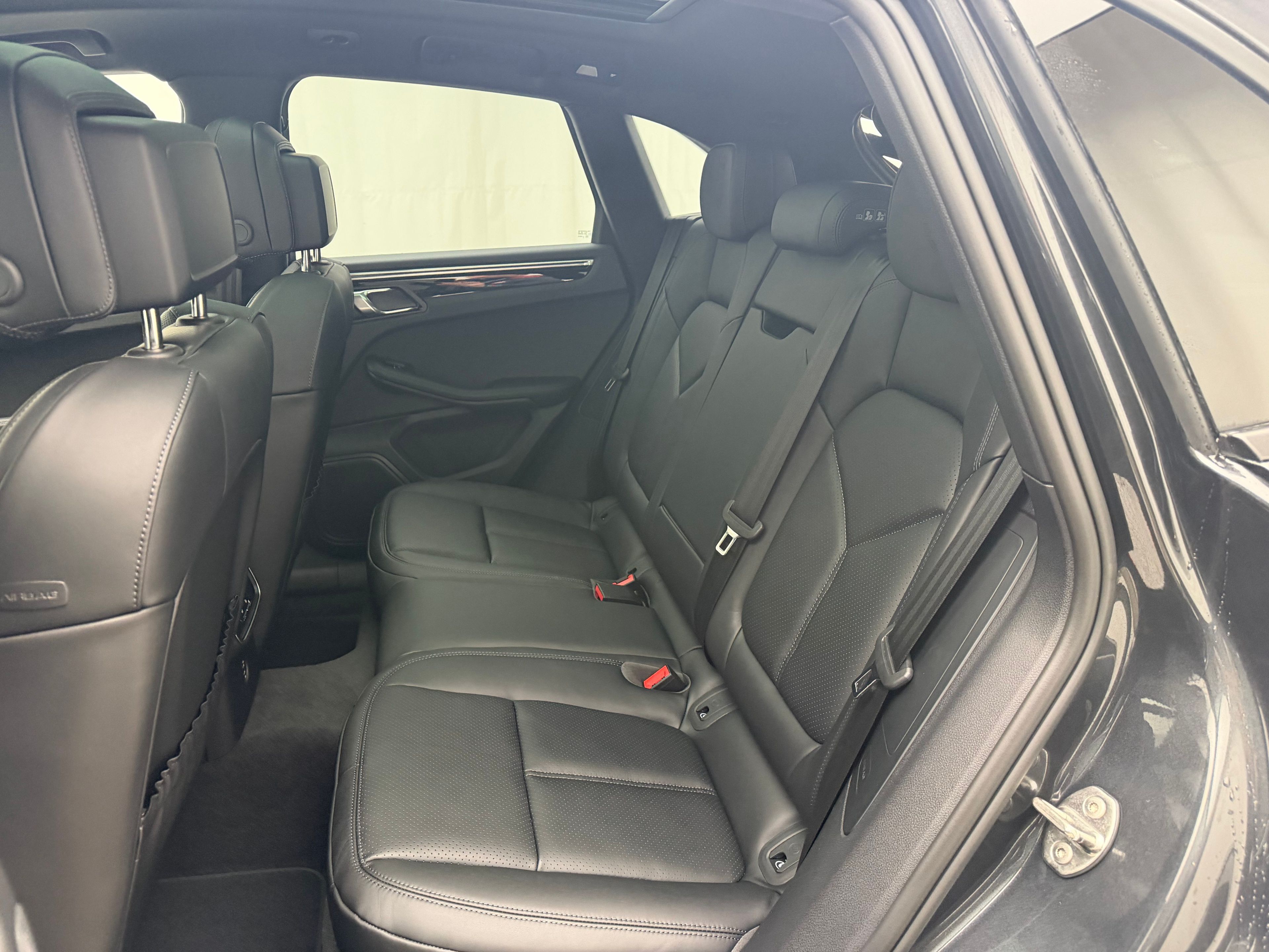 Thumbnail: 2026 Porsche Macan - 26