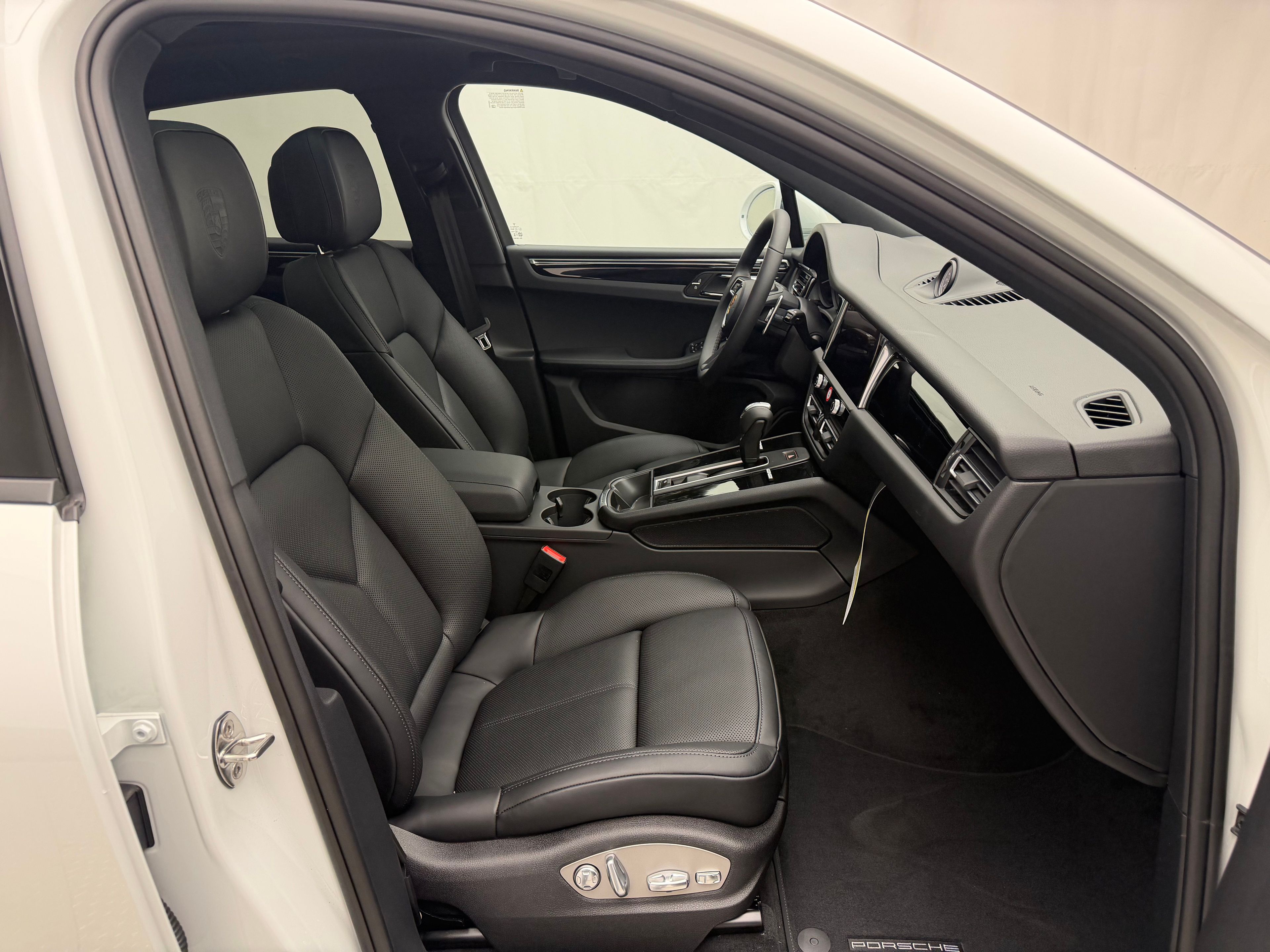 Thumbnail: 2026 Porsche Macan - 18