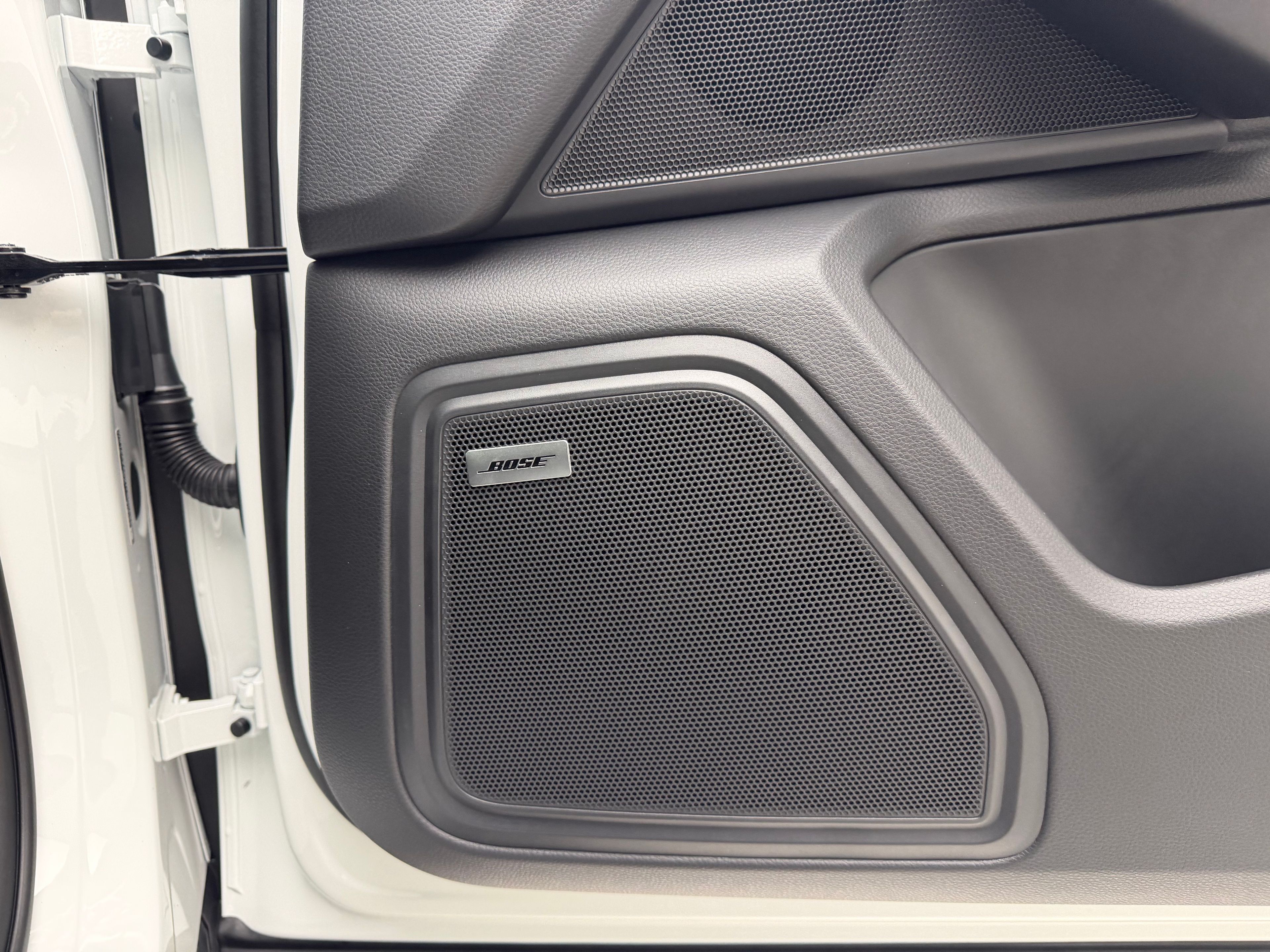 Thumbnail: 2026 Porsche Macan - 17