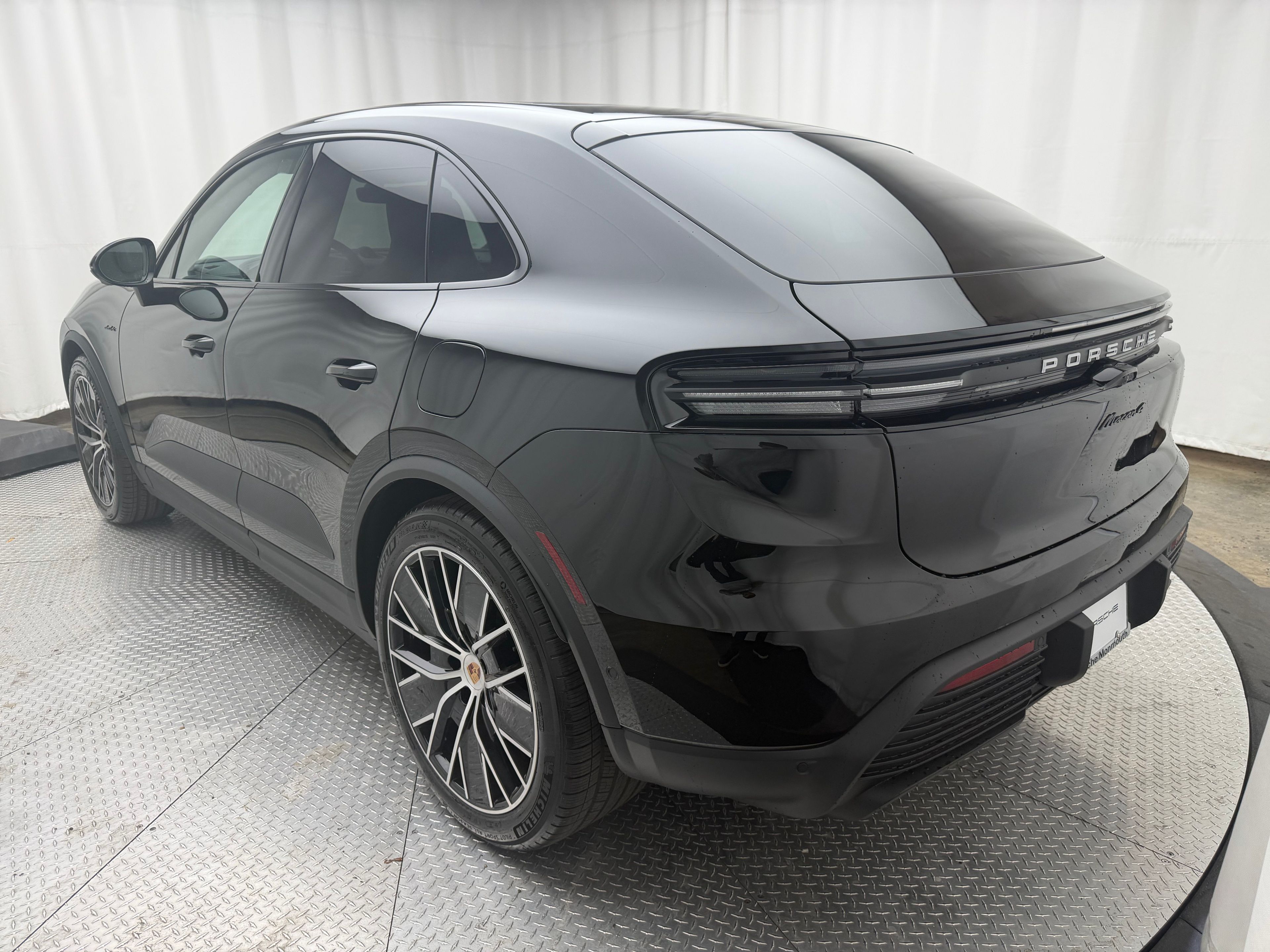 Thumbnail: 2025 Porsche Macan - 3