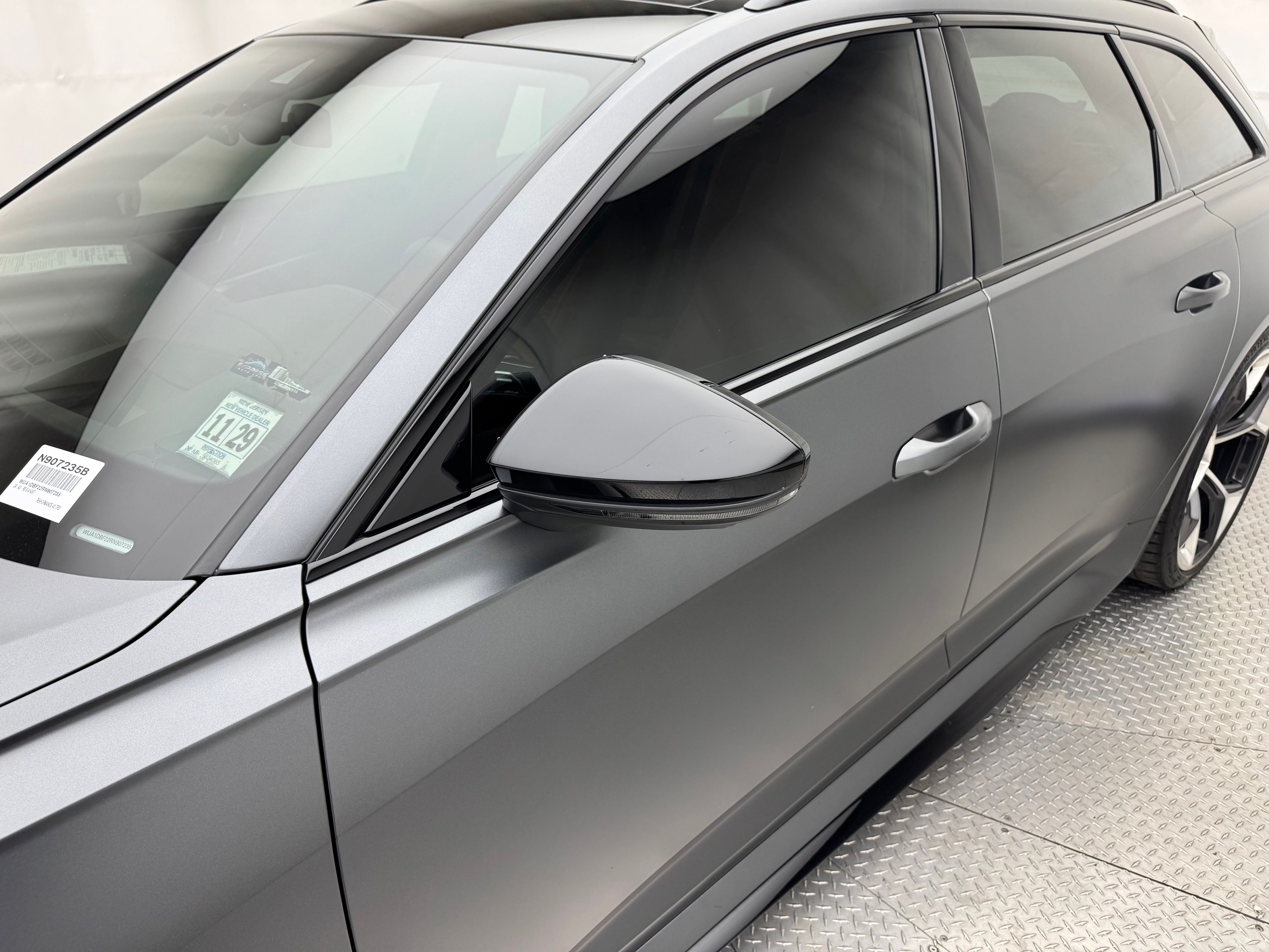 Thumbnail: 2024 Audi RS 6 - 8