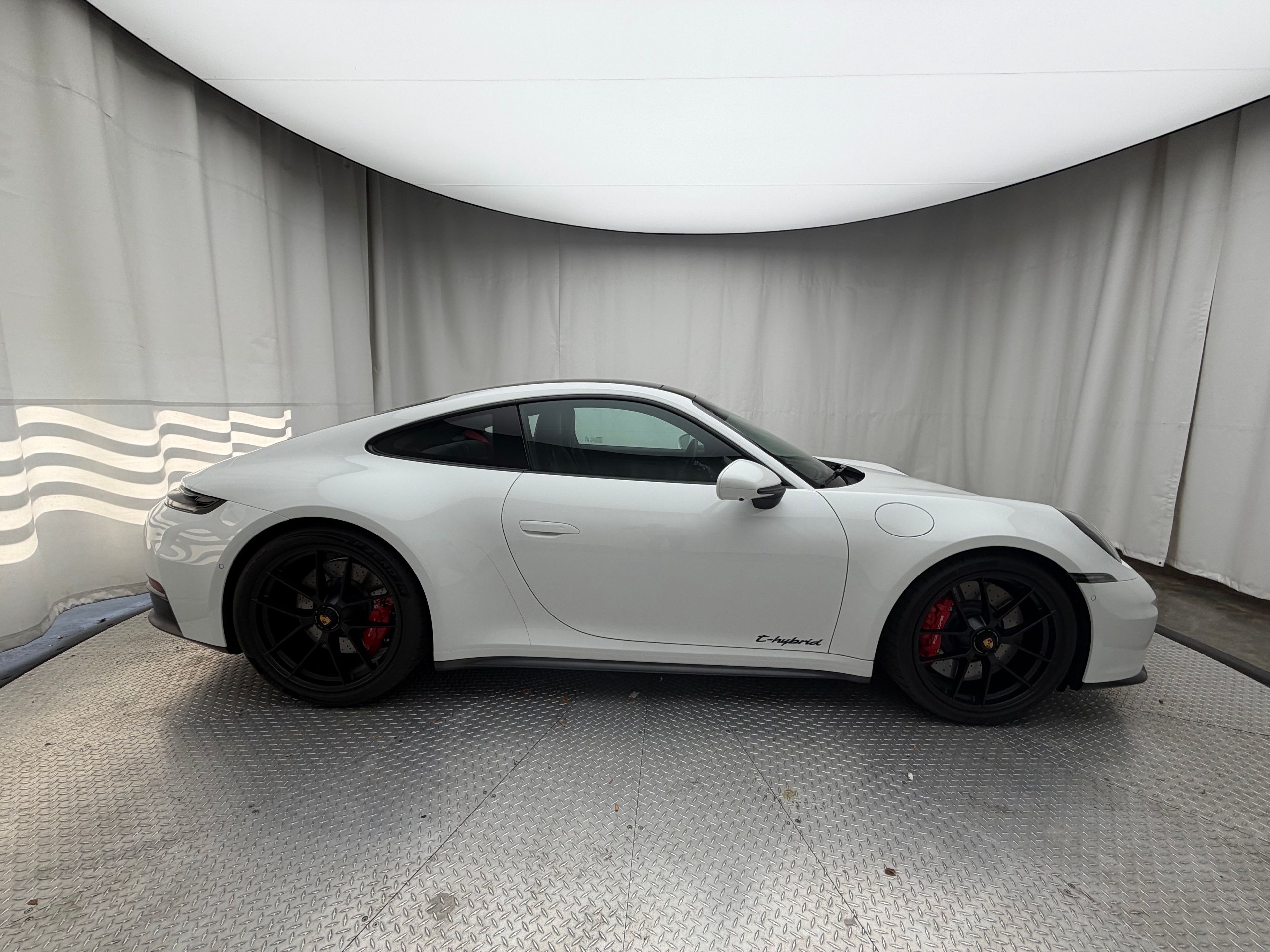 Thumbnail: 2026 Porsche 911 - 16