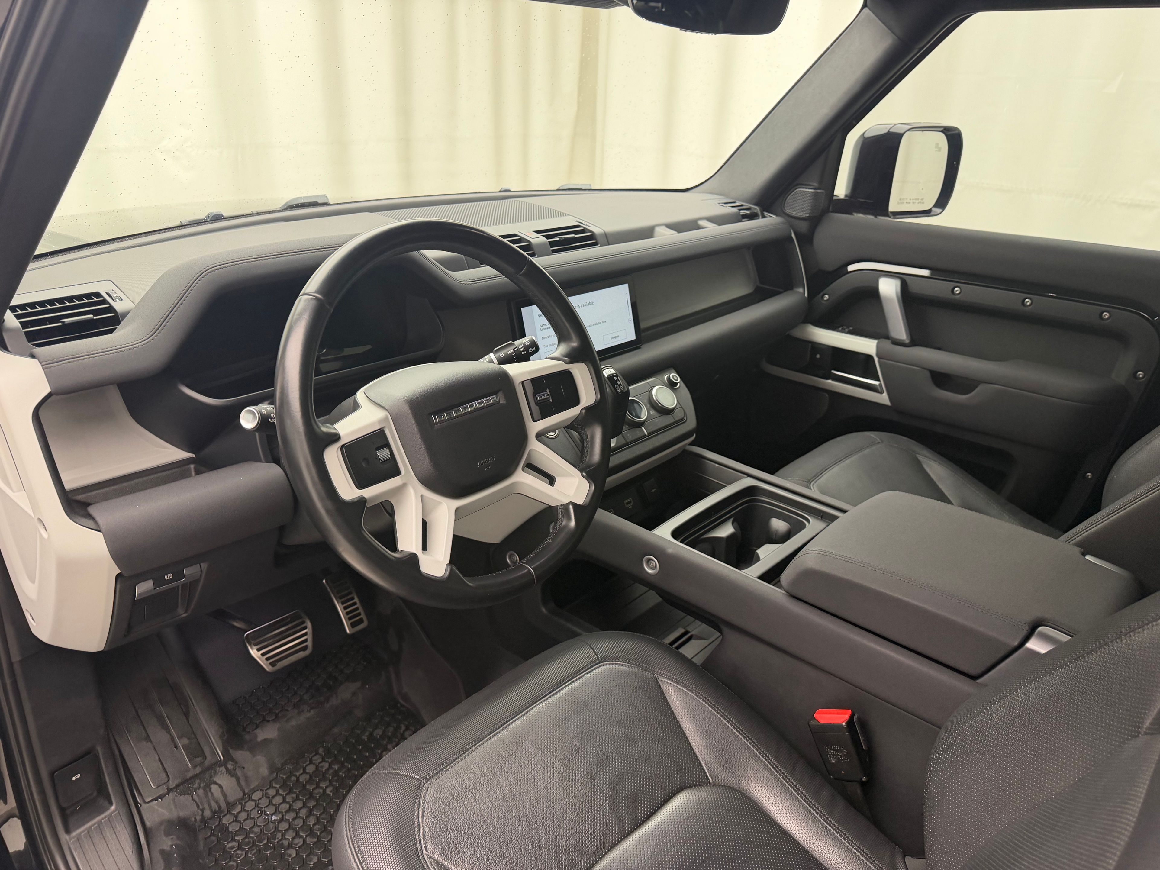 Thumbnail: 2023 Land Rover Defender - 4