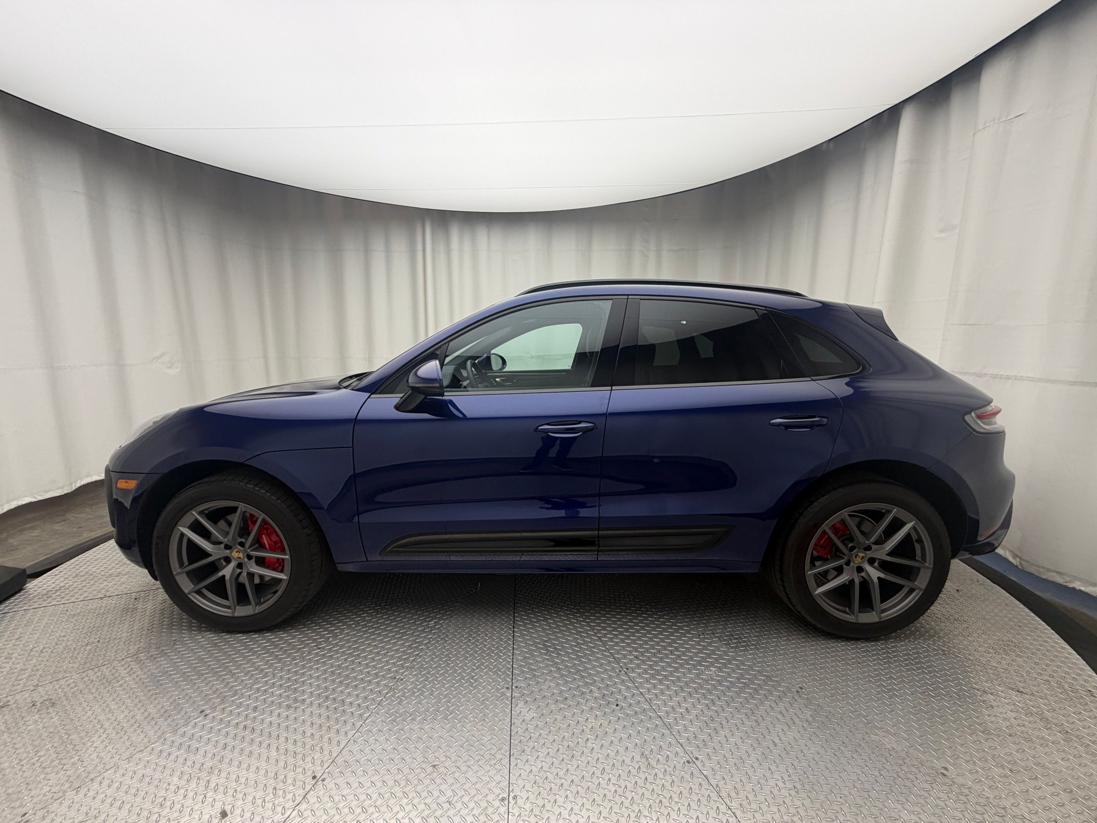 Thumbnail: 2023 Porsche Macan - 2