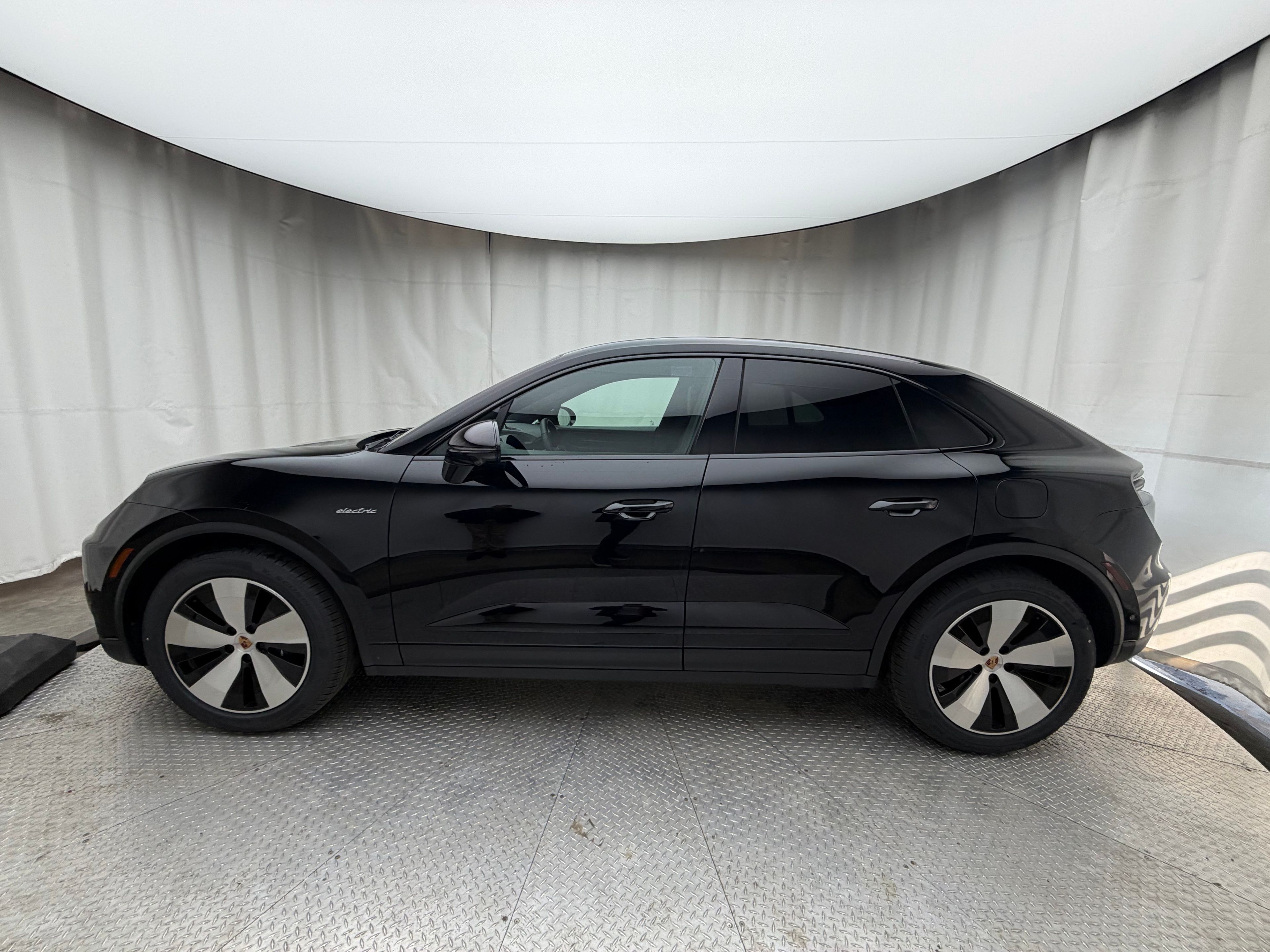 Thumbnail: 2026 Porsche Macan - 2