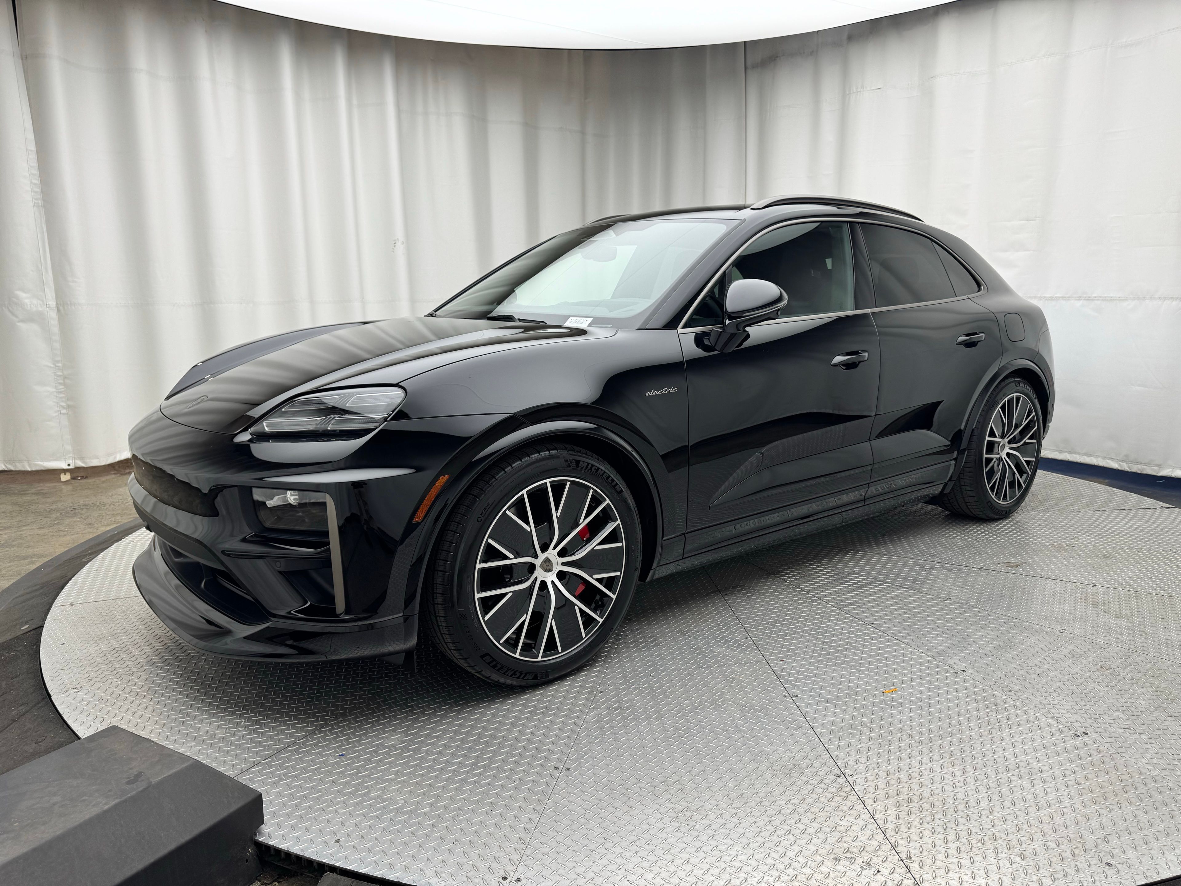 Thumbnail: 2026 Porsche Macan - 1
