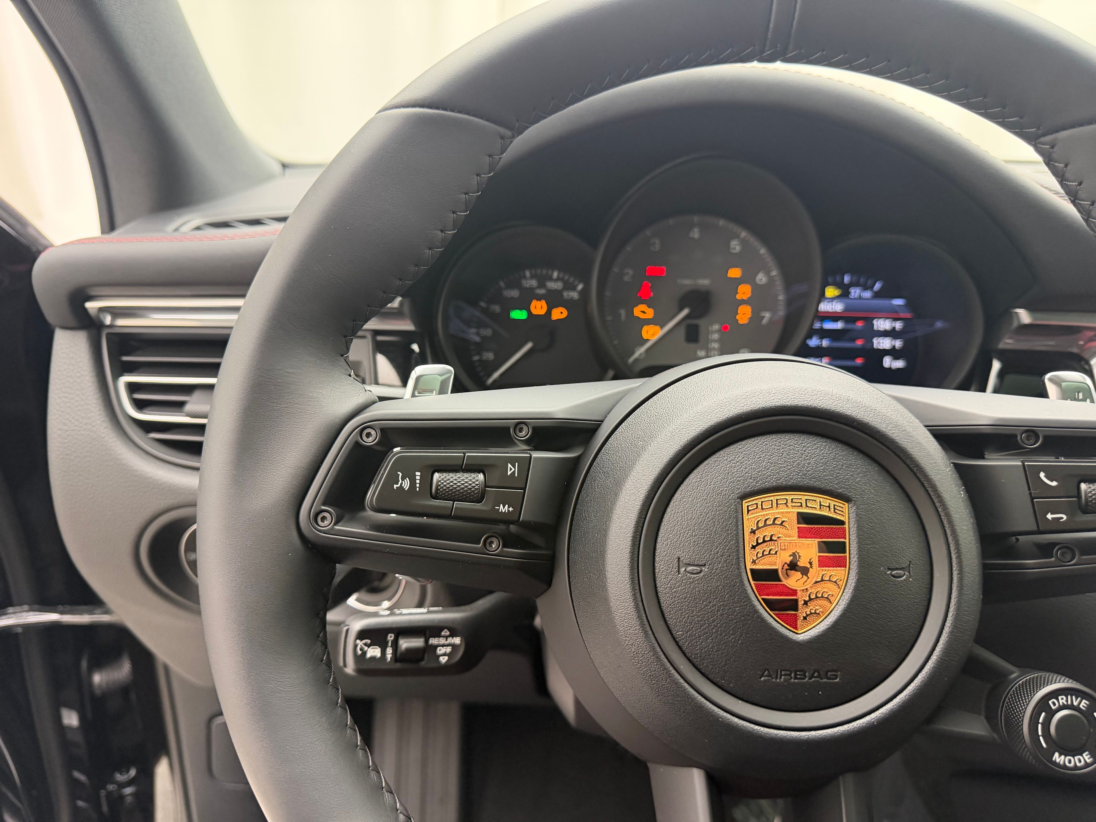 Thumbnail: 2026 Porsche Macan - 29