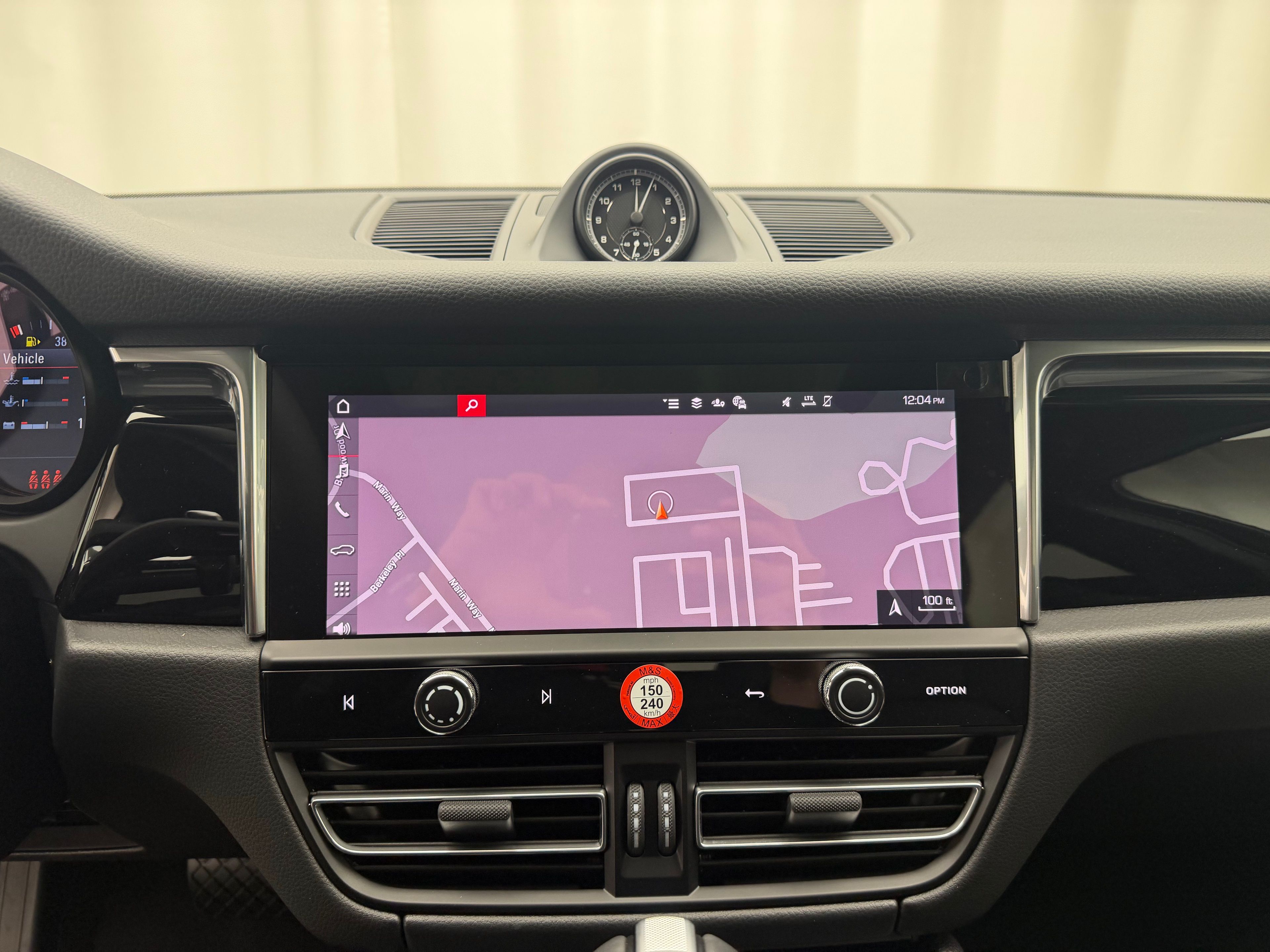 Thumbnail: 2026 Porsche Macan - 30