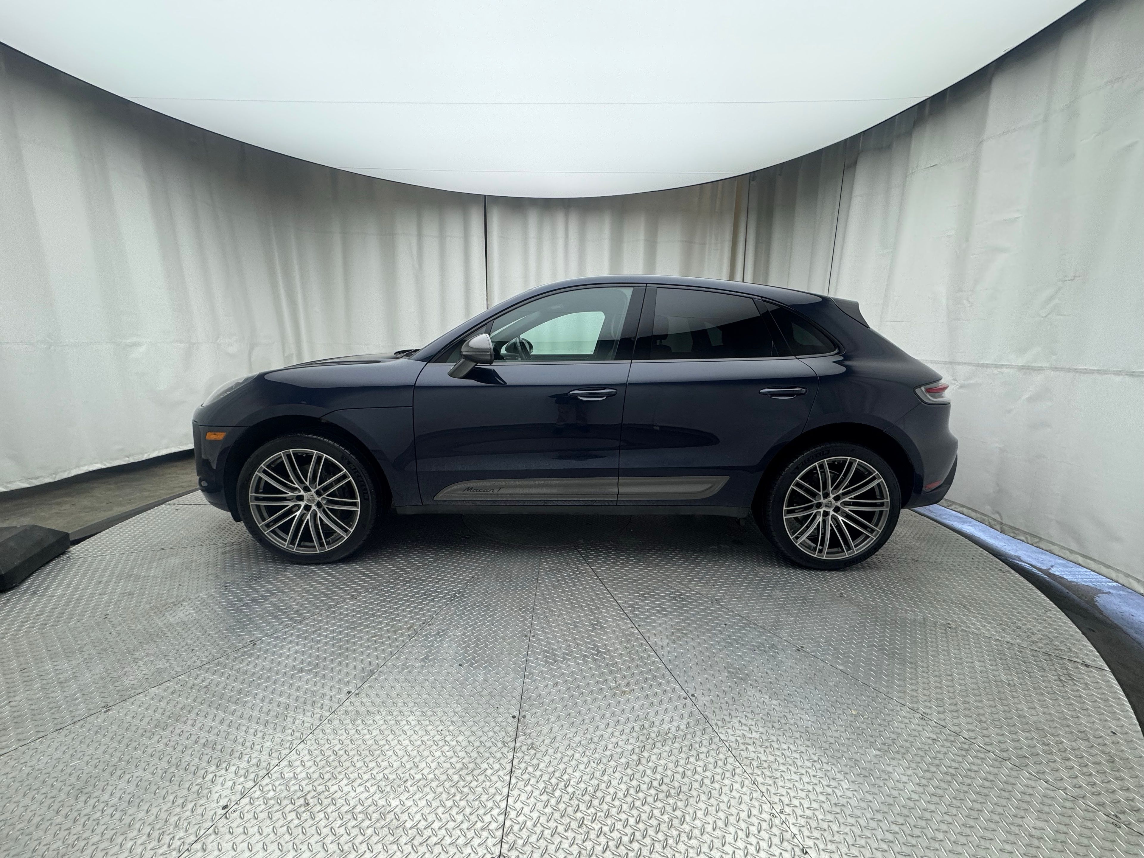 Thumbnail: 2023 Porsche Macan - 2