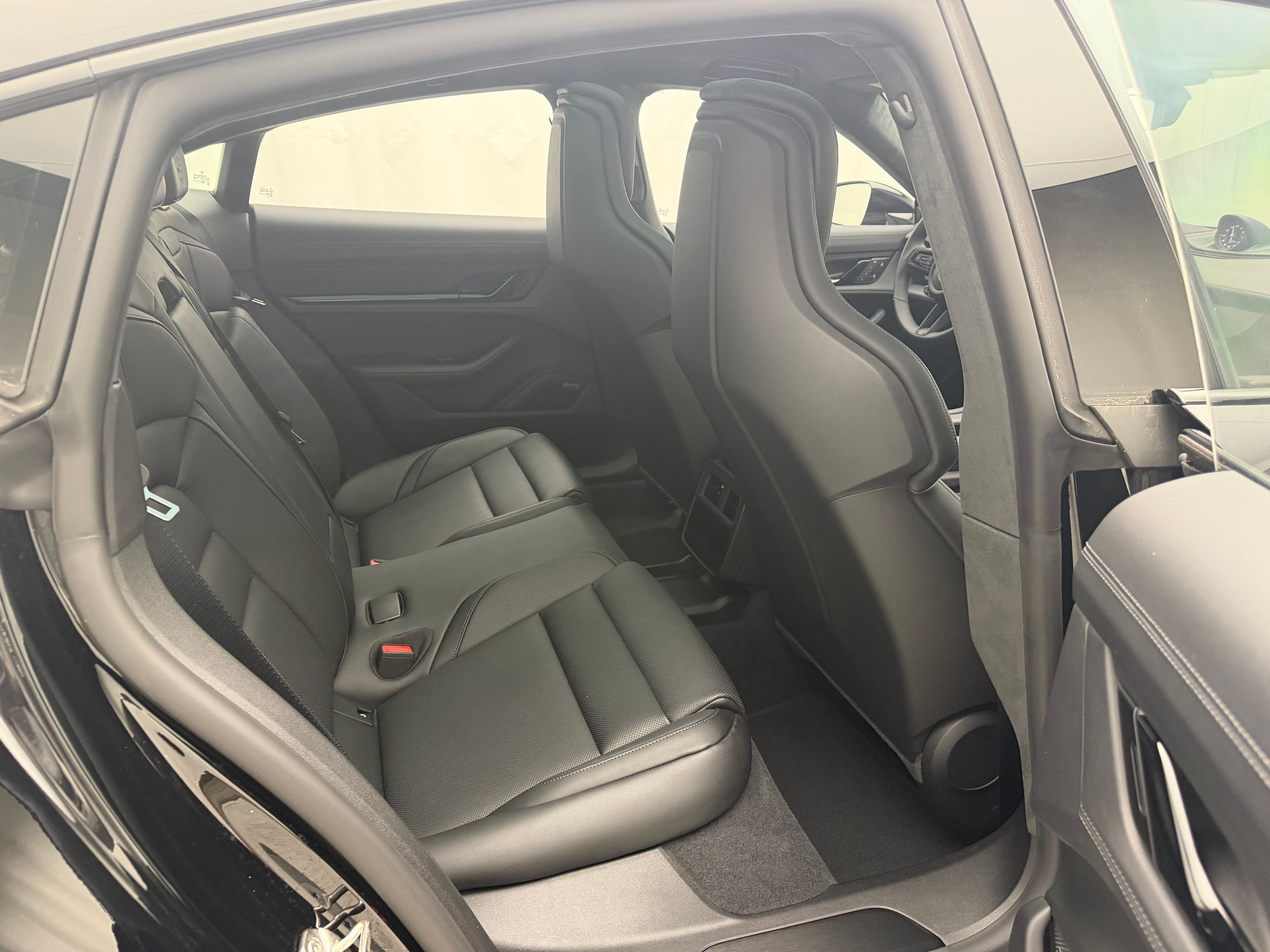 Thumbnail: 2026 Porsche Taycan - 17