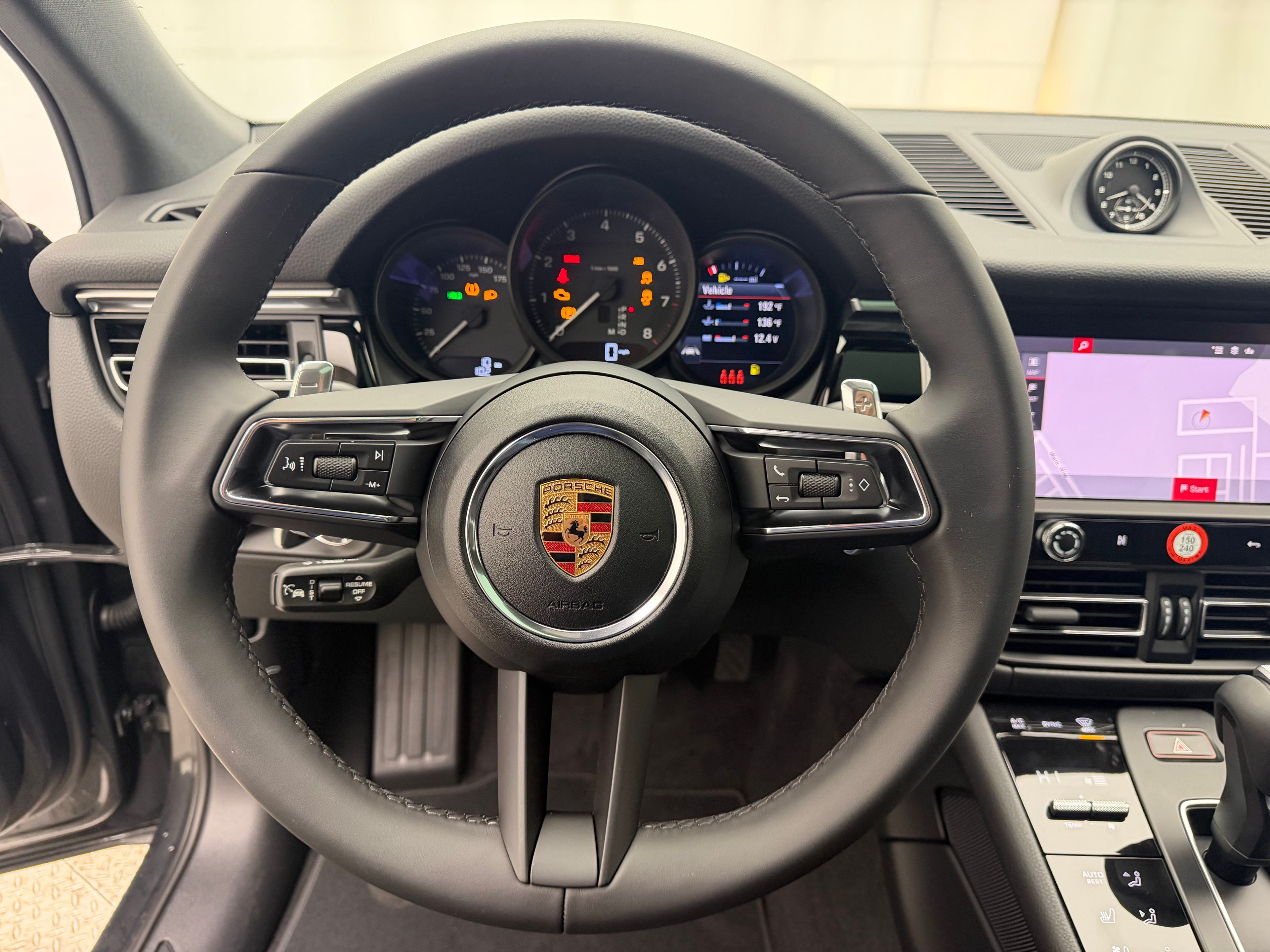 Thumbnail: 2026 Porsche Macan - 6