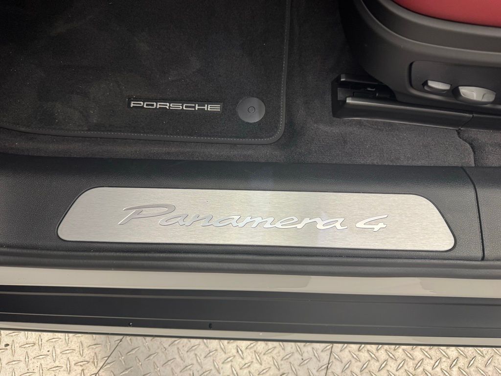 Thumbnail: 2025 Porsche Panamera - 25