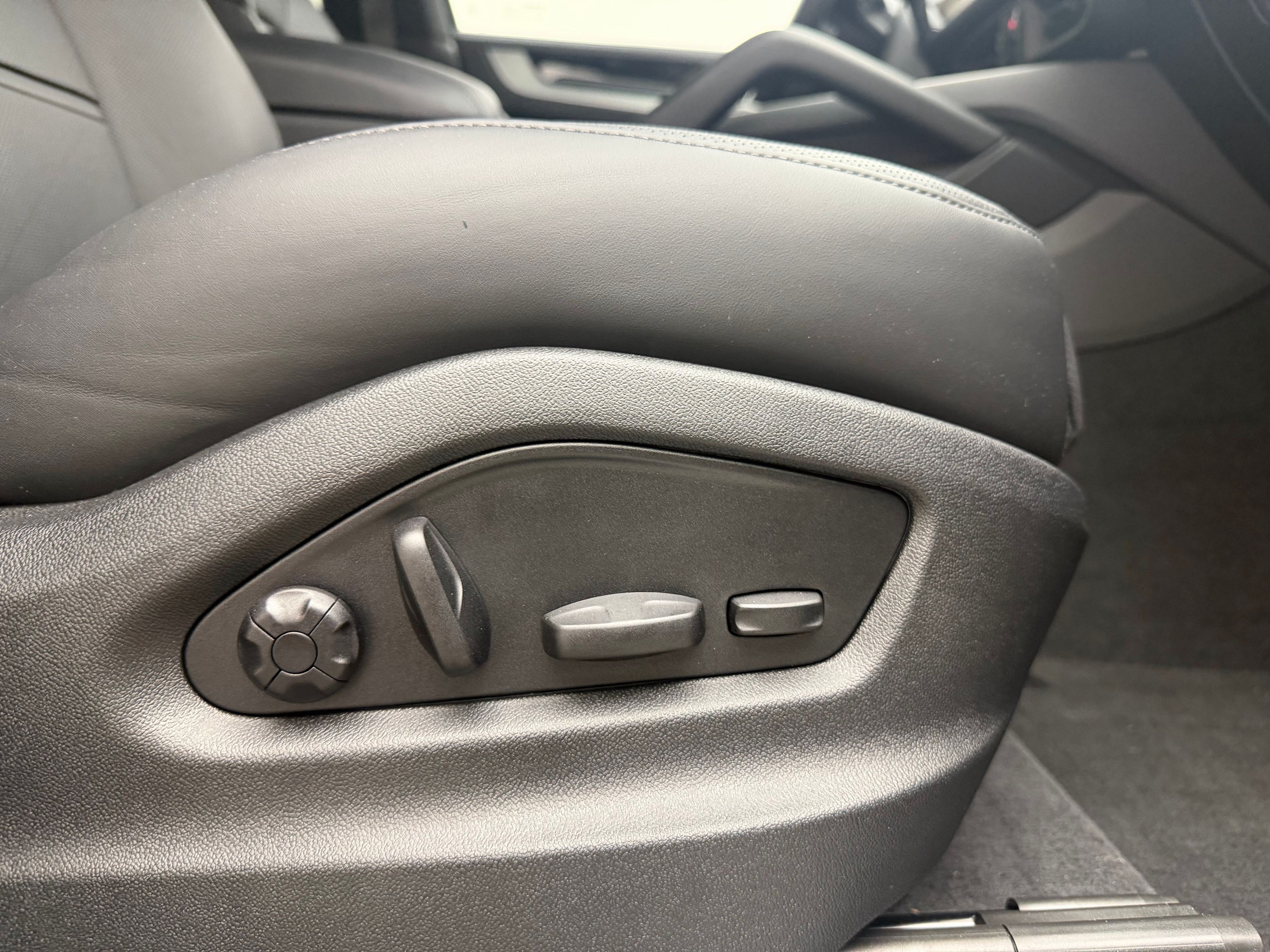 Thumbnail: 2025 Porsche  - 21