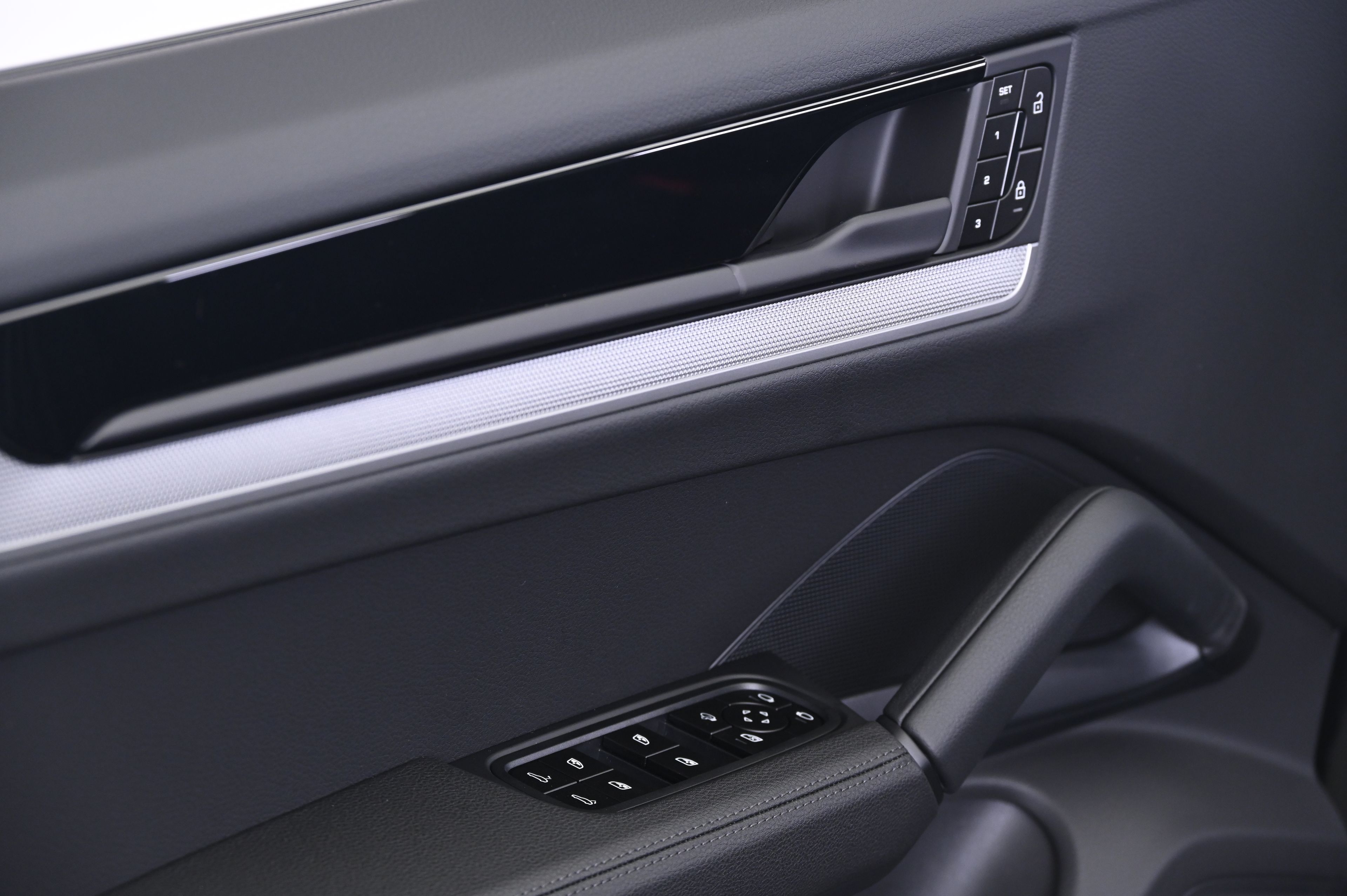 Thumbnail: 2025 Porsche Cayenne - 27