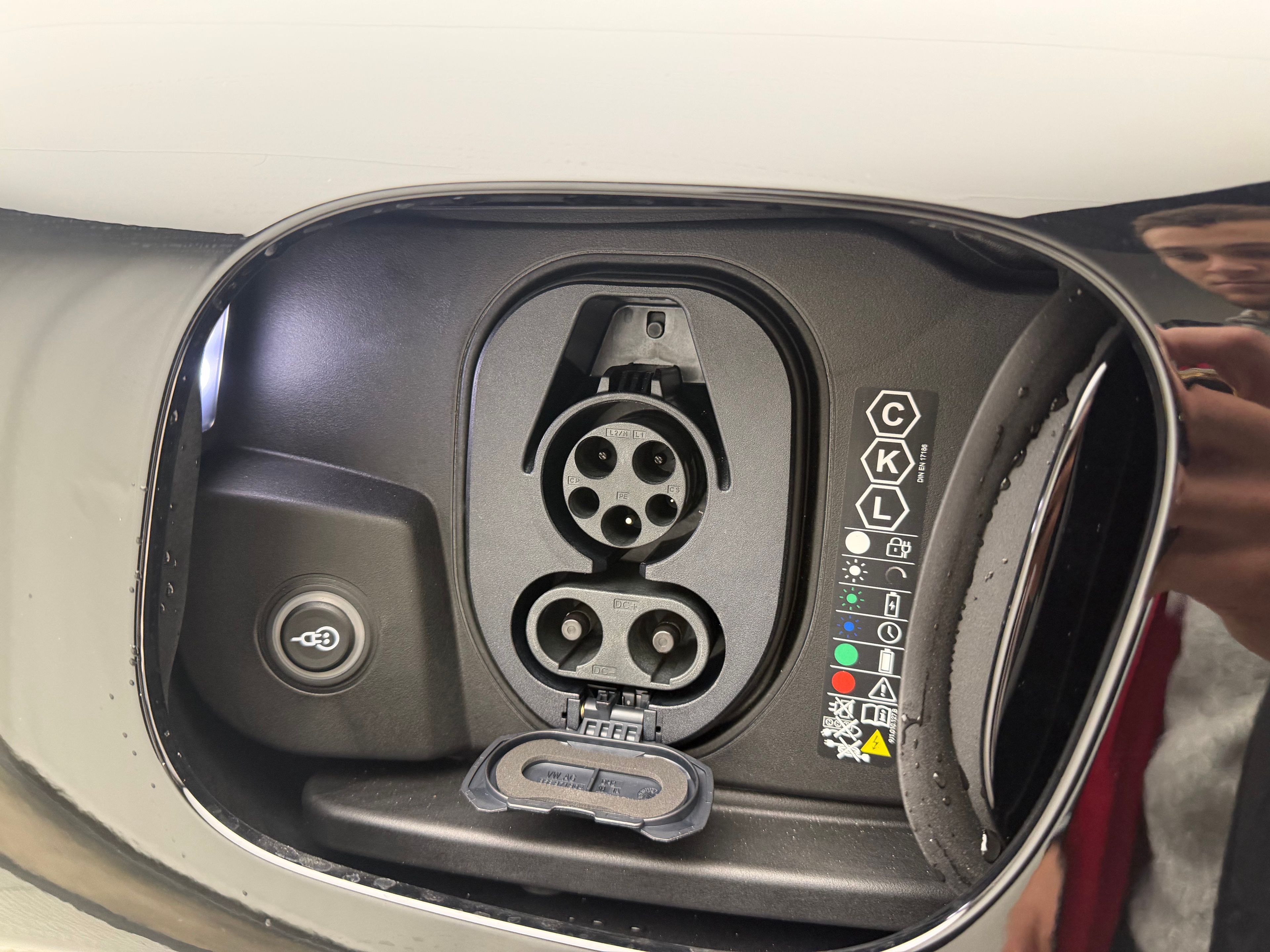 Thumbnail: 2026 Porsche Macan - 11