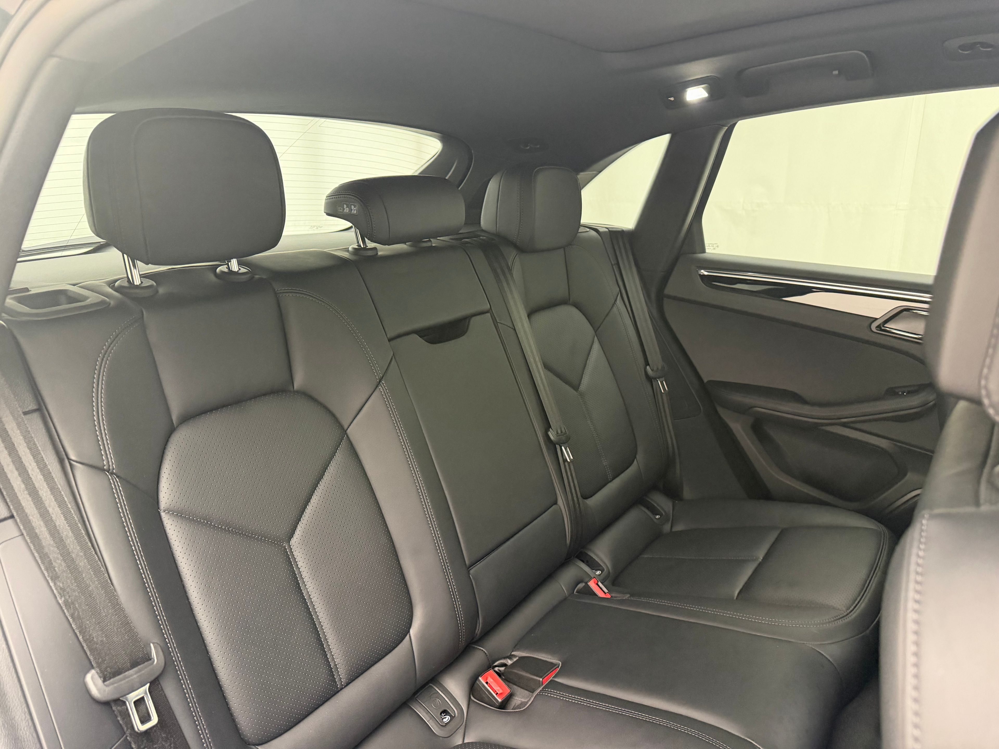 Thumbnail: 2025 Porsche Macan - 22