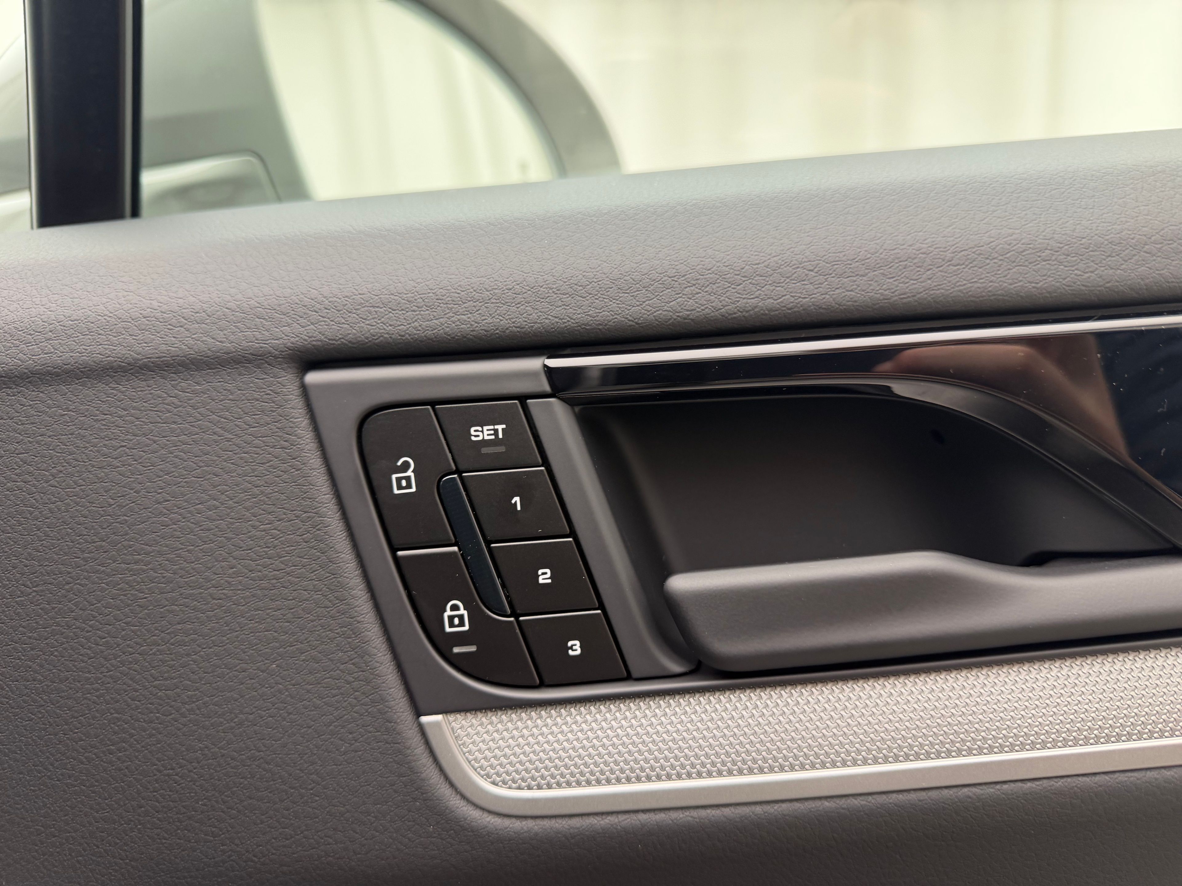 Thumbnail: 2026 Porsche Cayenne - 25