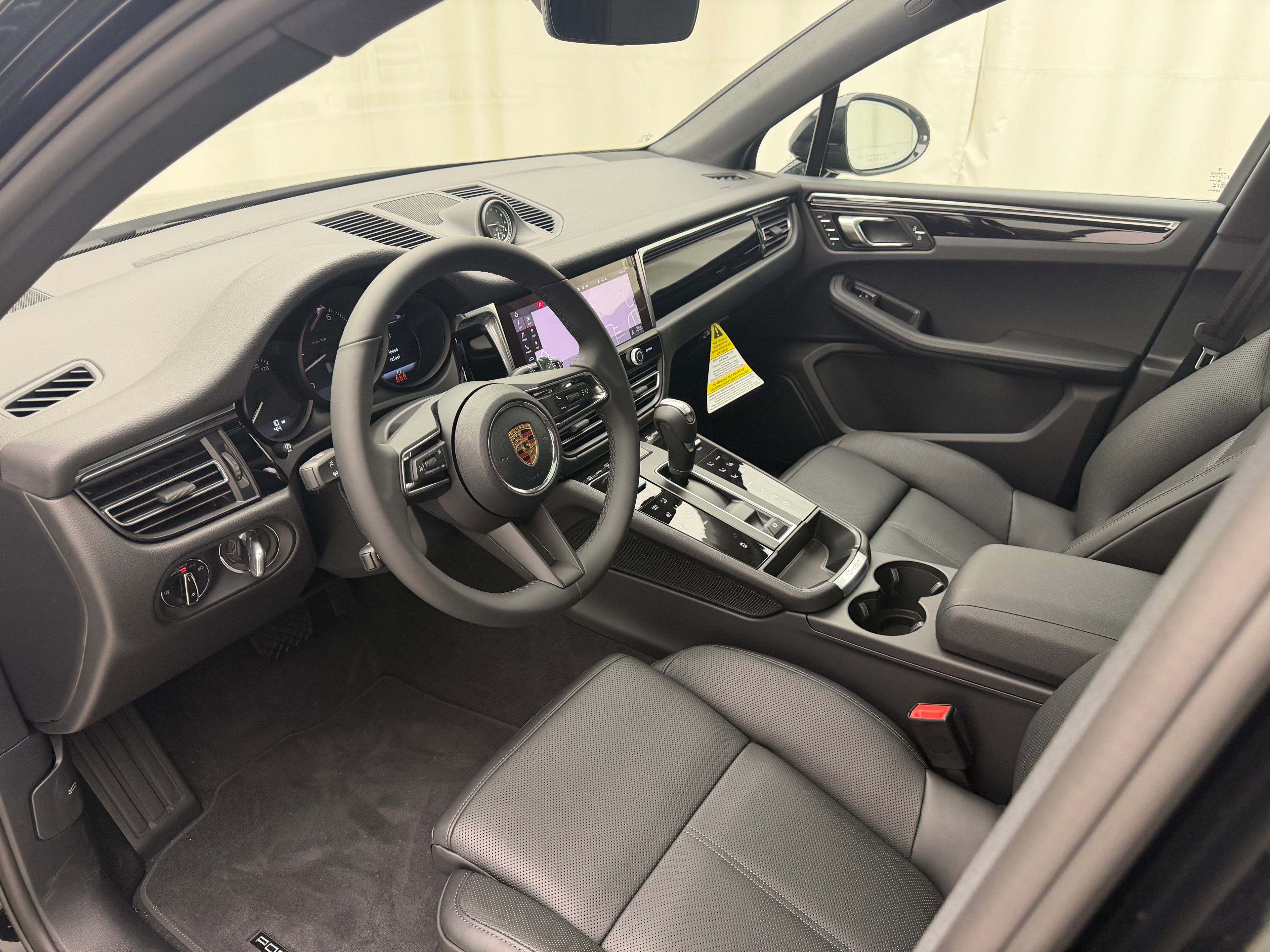 Thumbnail: 2026 Porsche Macan - 4