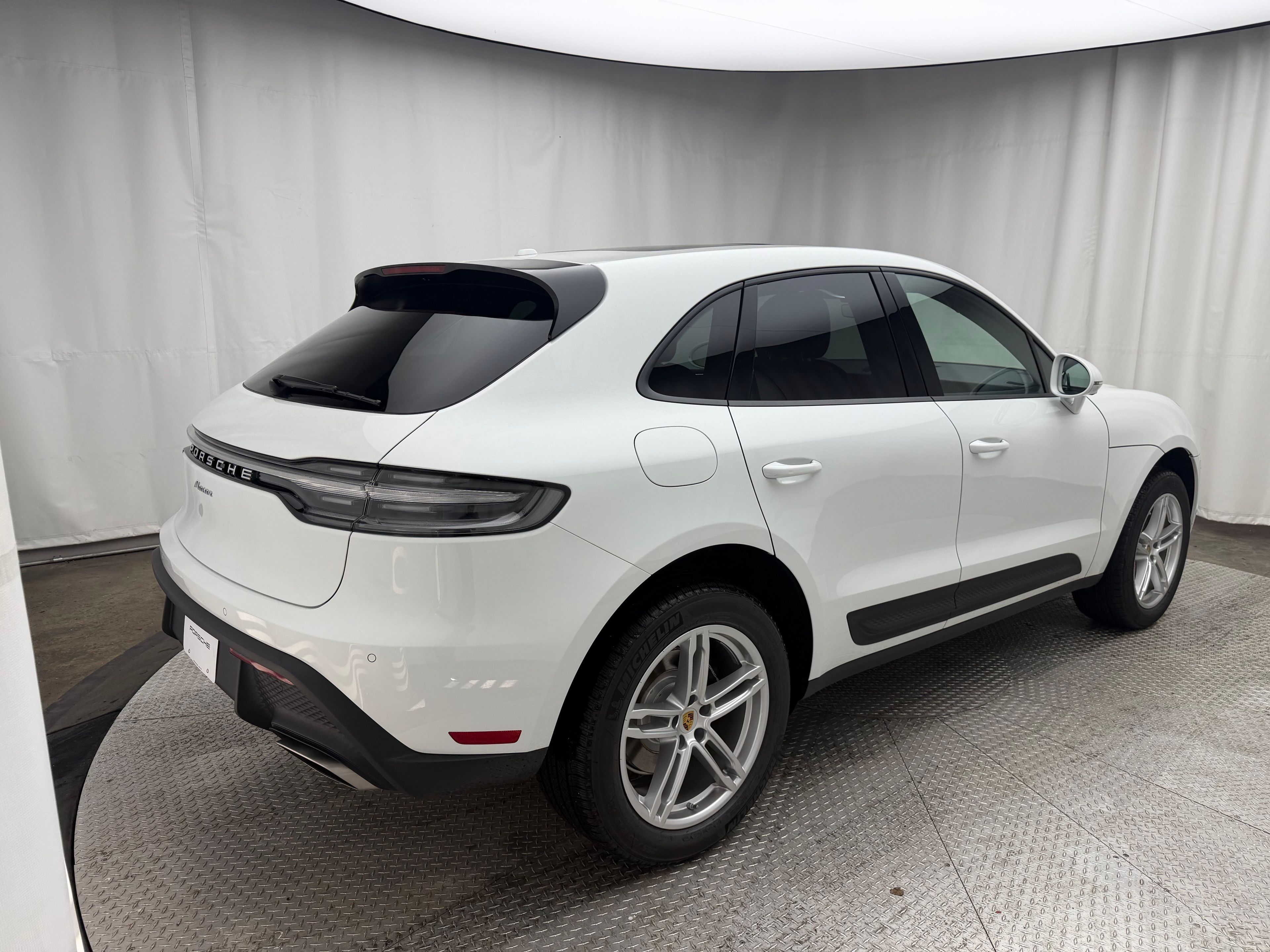 Thumbnail: 2026 Porsche Macan - 10