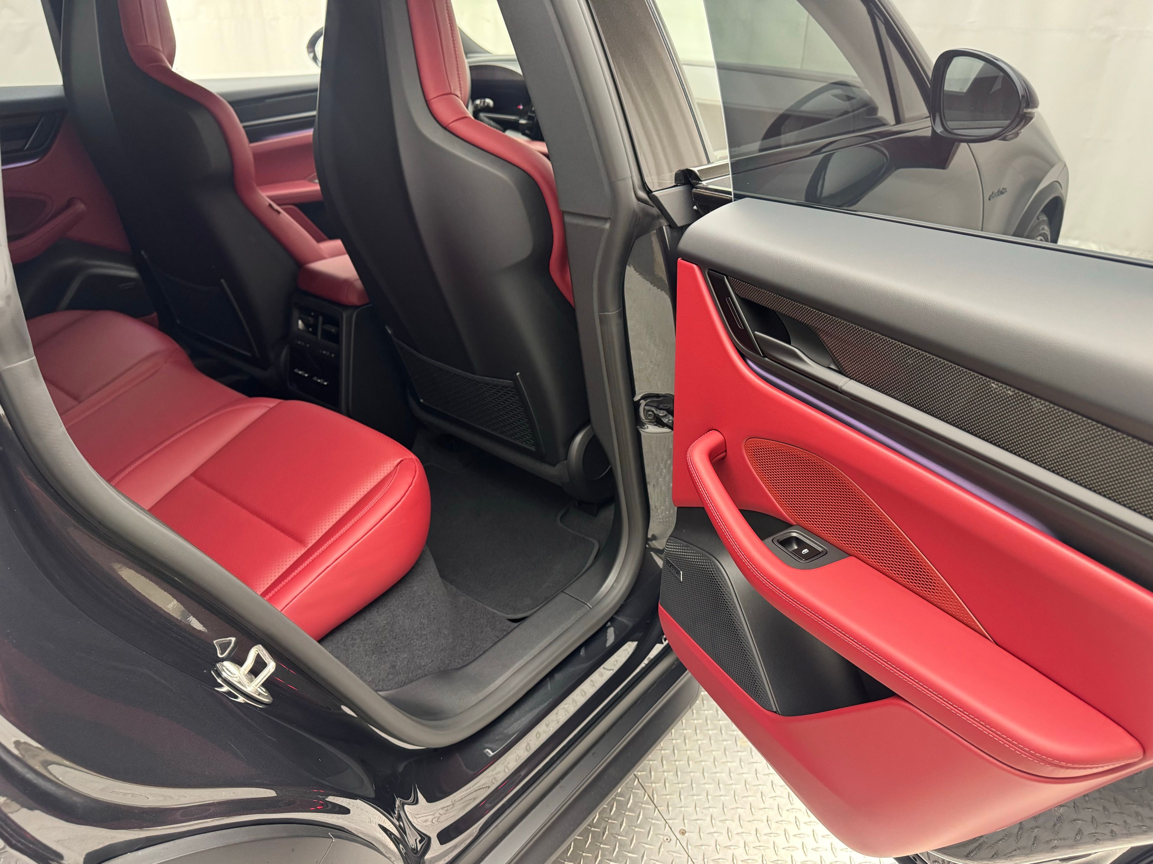 Thumbnail: 2026 Porsche Macan - 26