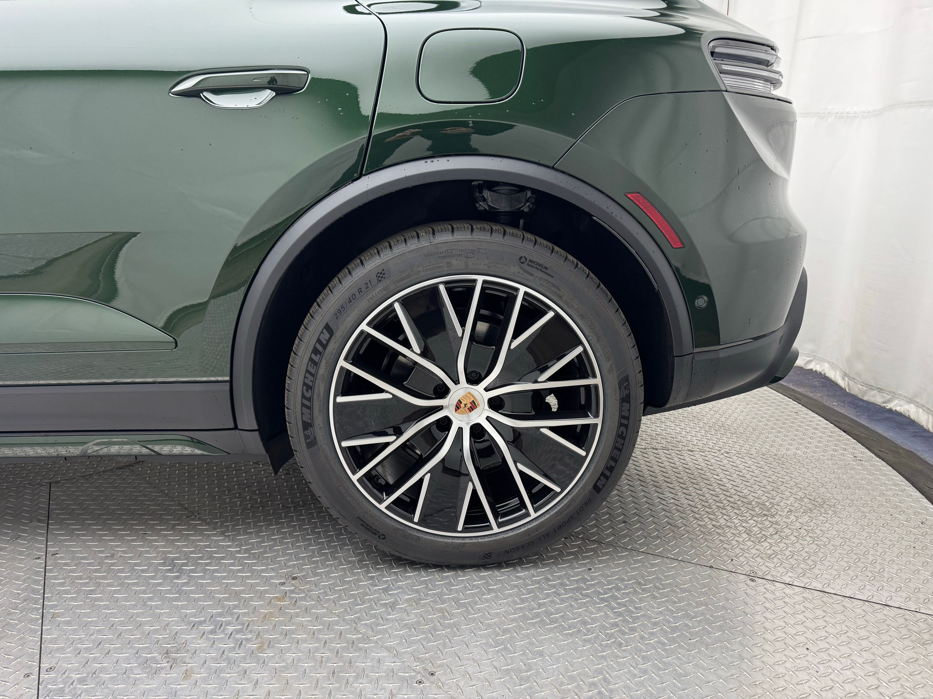 Thumbnail: 2026 Porsche Macan - 8