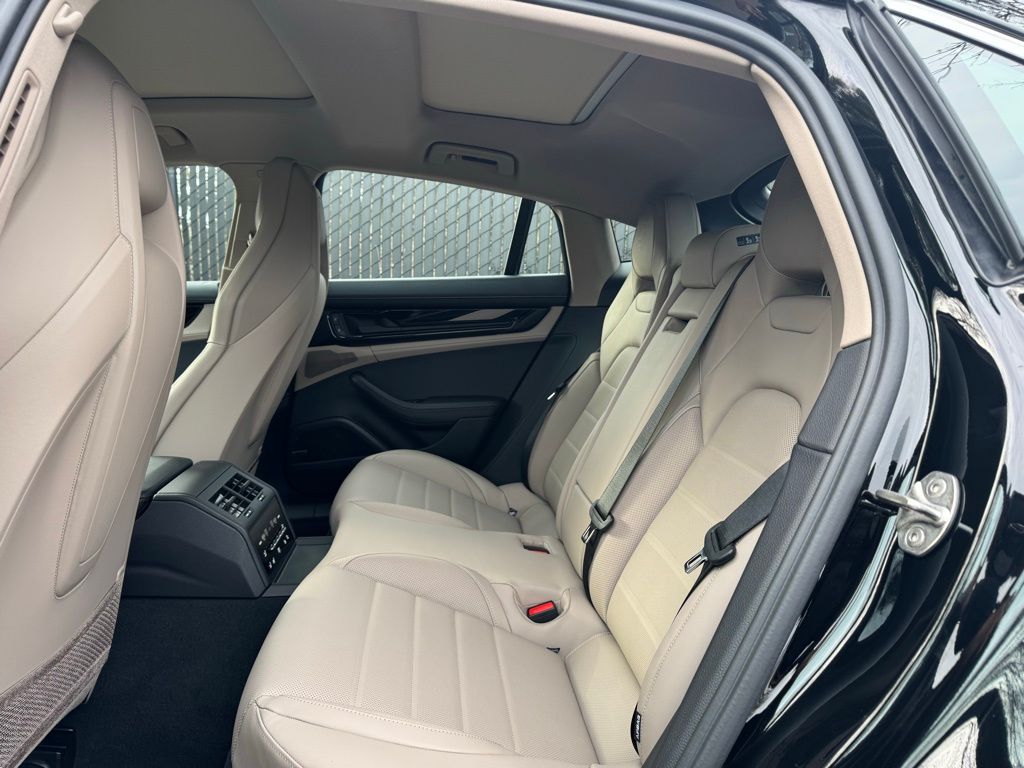 Thumbnail: 2025 Porsche Panamera - 16