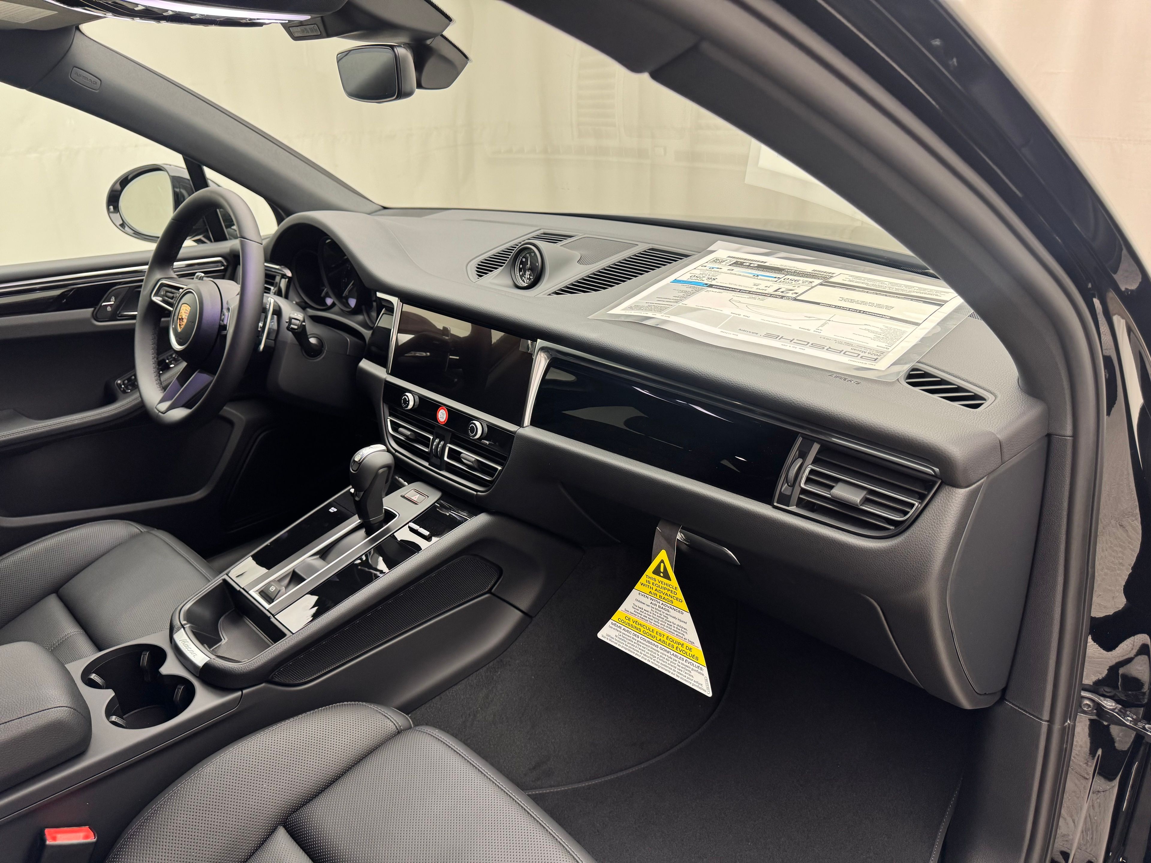 Thumbnail: 2026 Porsche Macan - 29