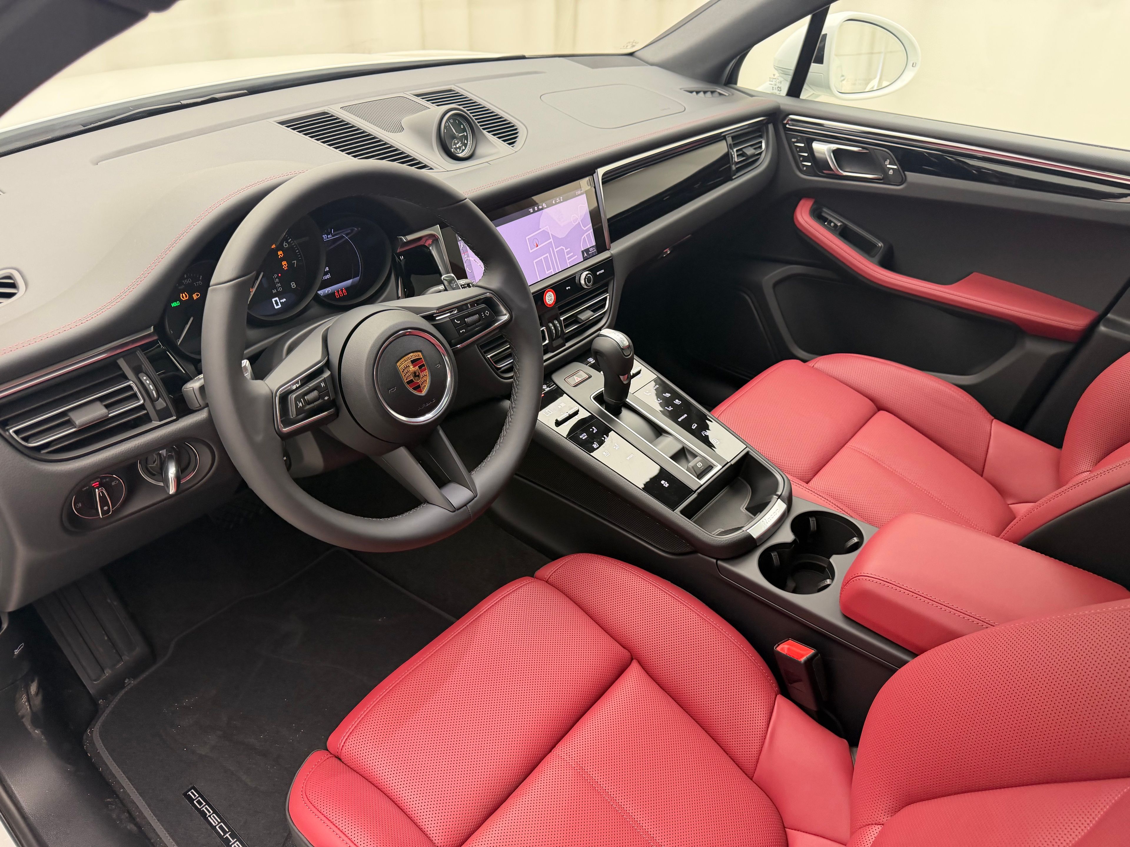 Thumbnail: 2026 Porsche Macan - 4