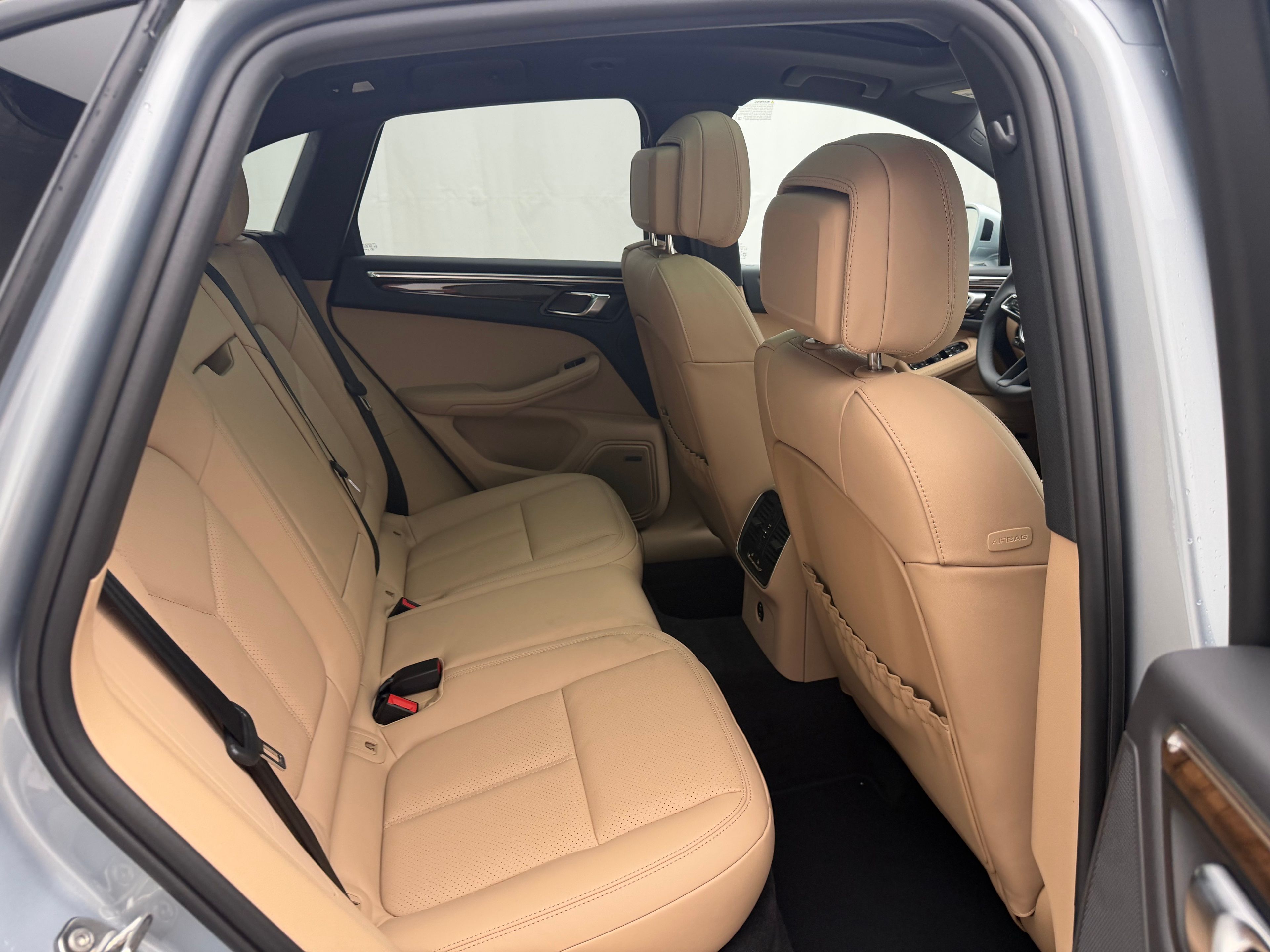 Thumbnail: 2026 Porsche Macan - 20
