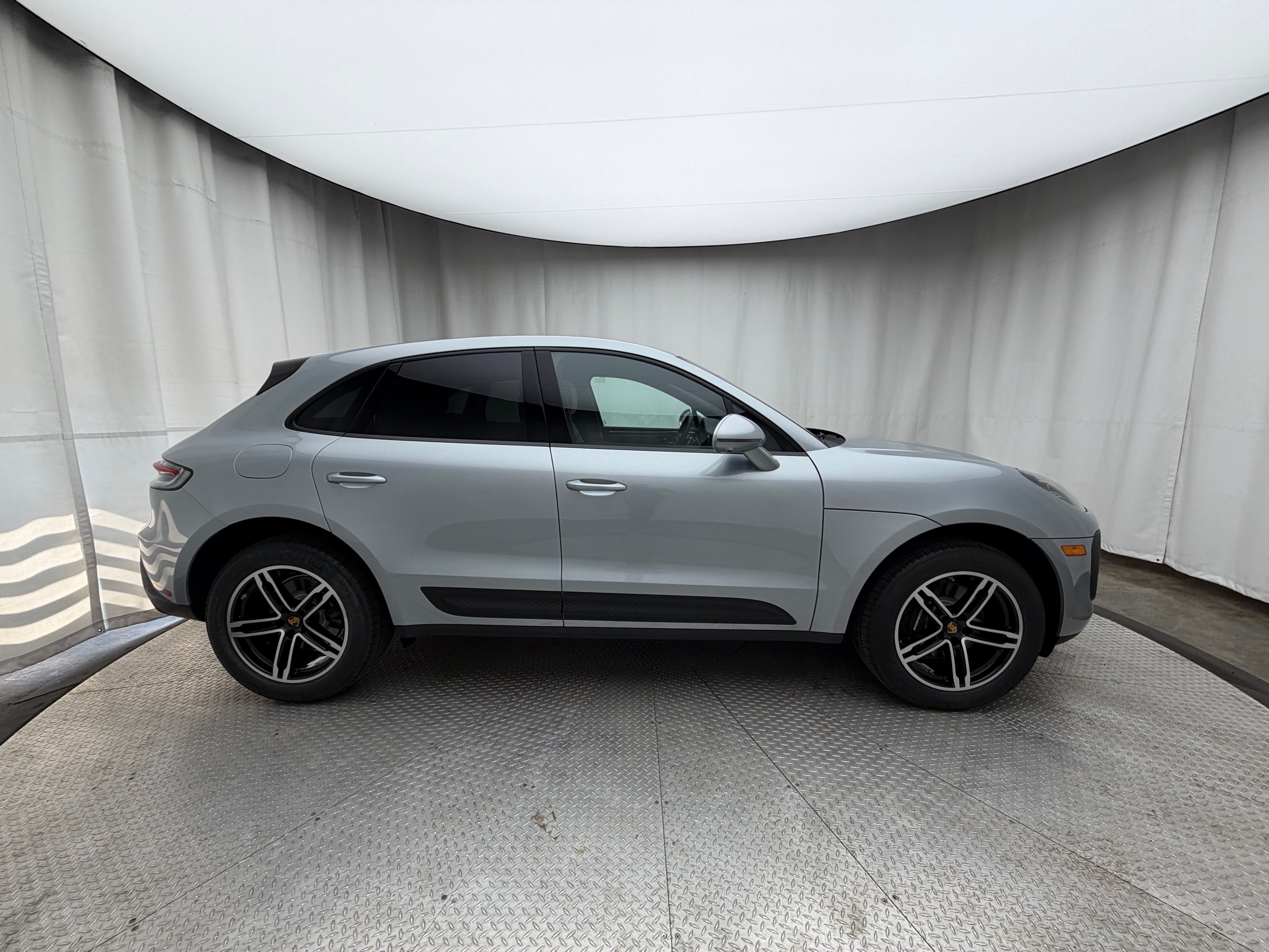 Thumbnail: 2026 Porsche Macan - 13