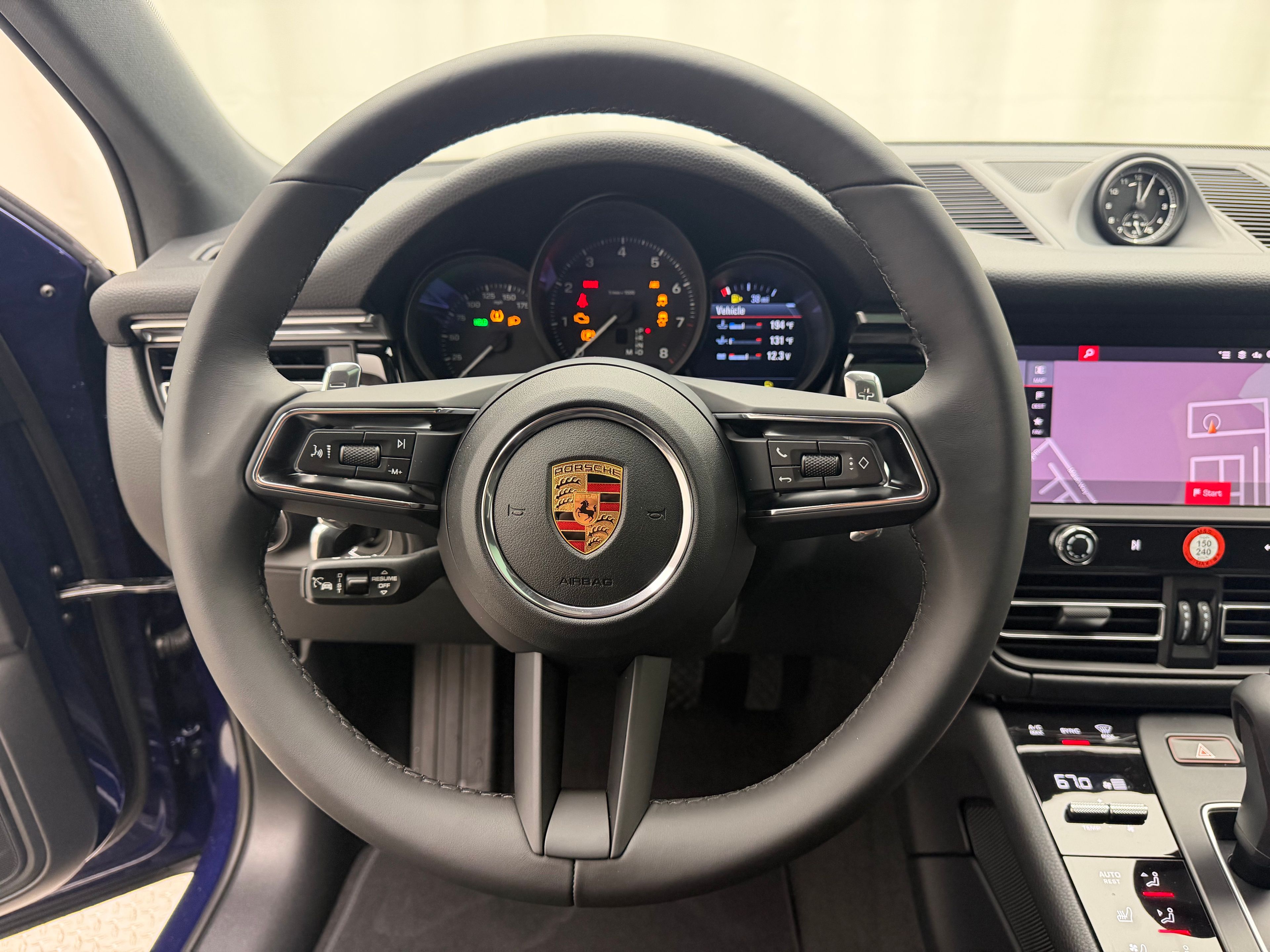 Thumbnail: 2026 Porsche Macan - 6