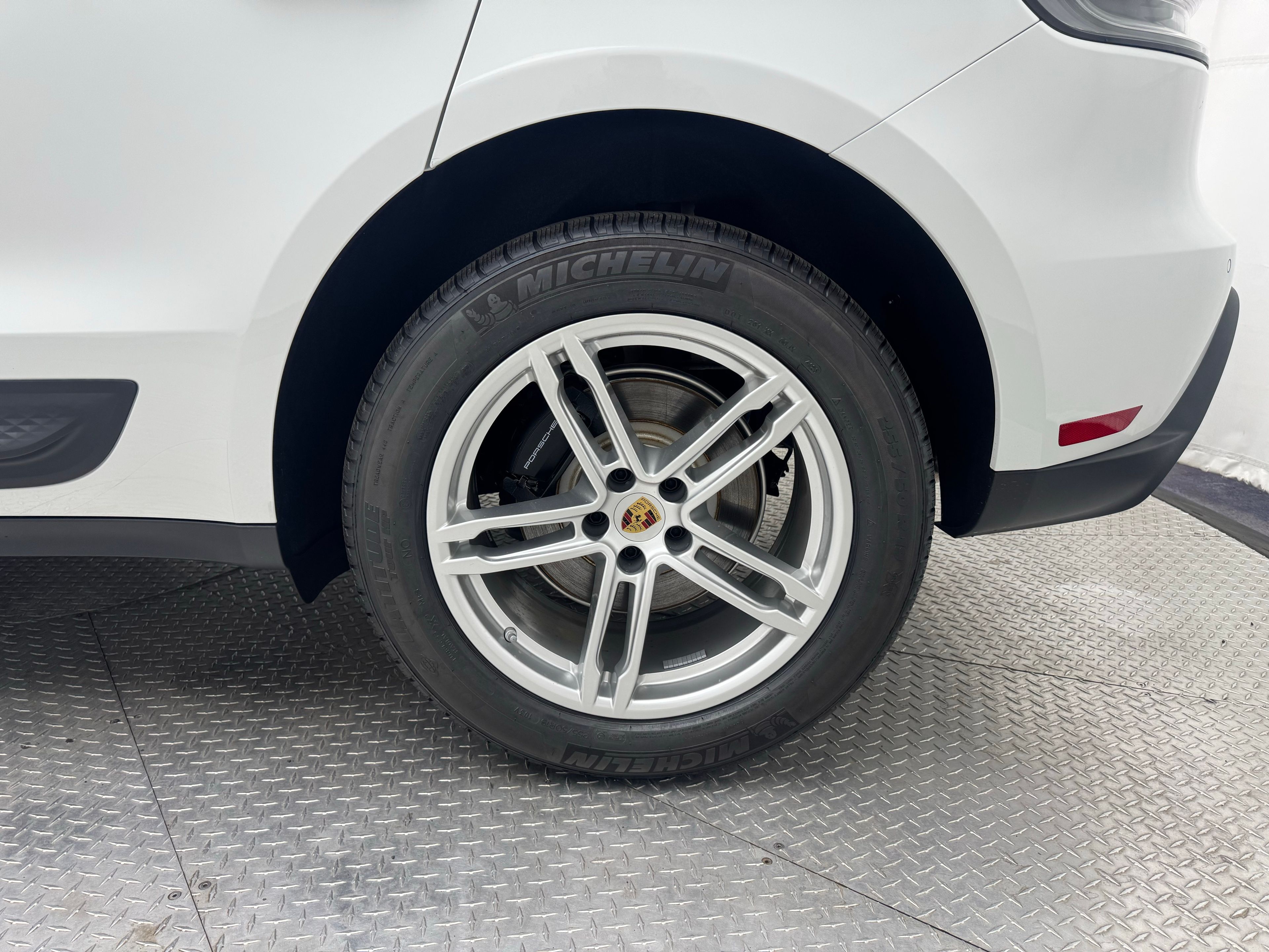 Thumbnail: 2026 Porsche Macan - 8