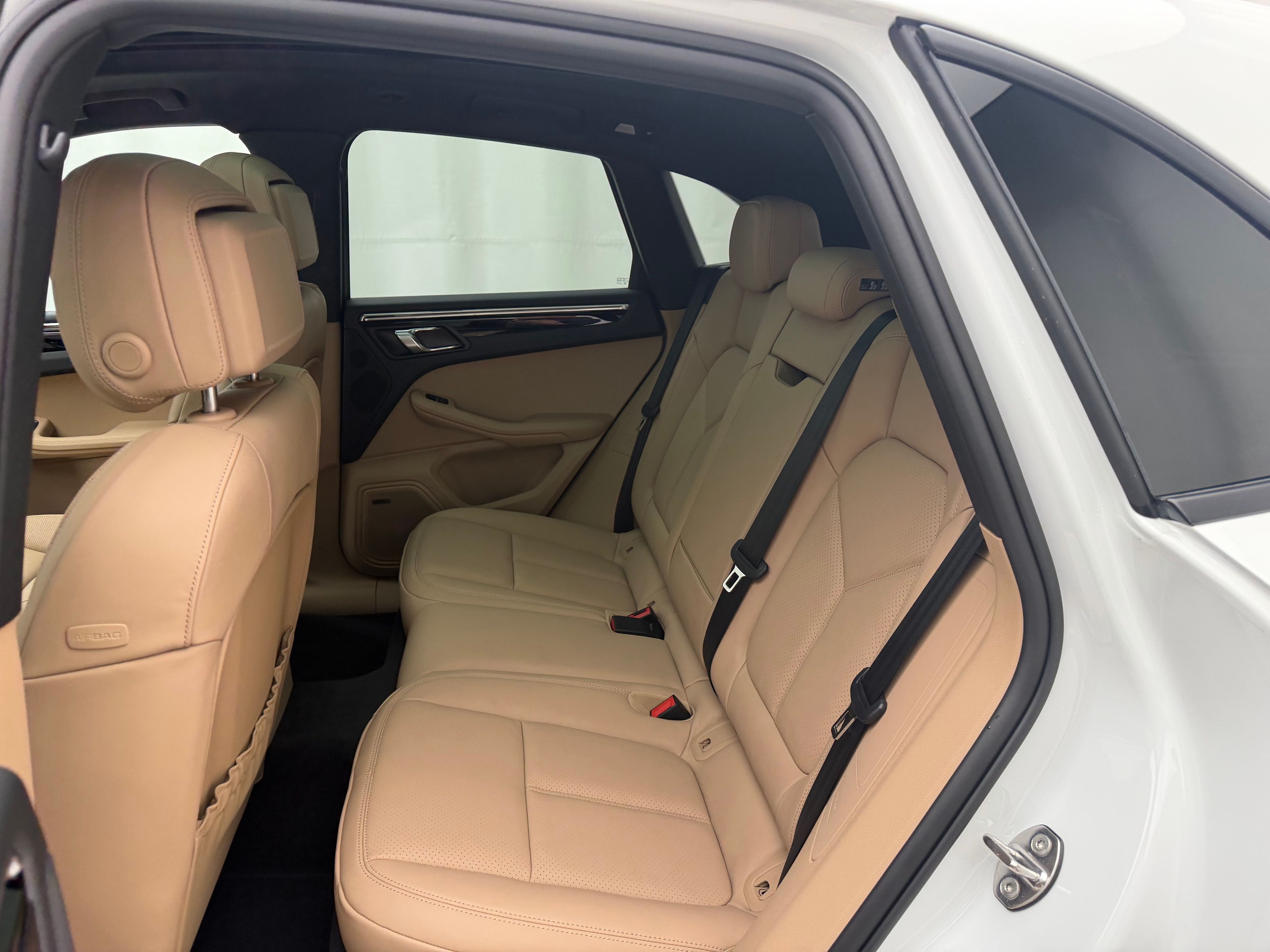 Thumbnail: 2026 Porsche Macan - 25