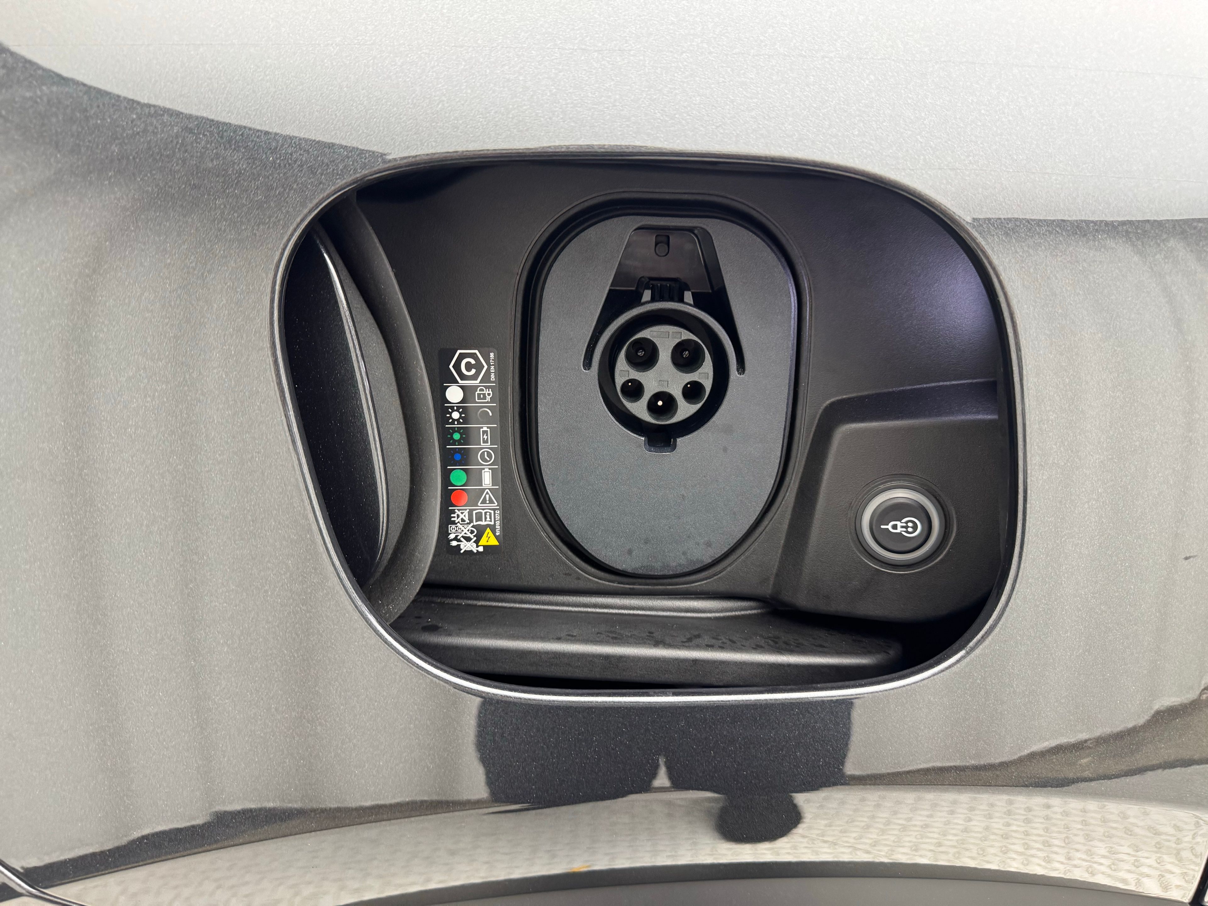 Thumbnail: 2026 Porsche Macan - 24