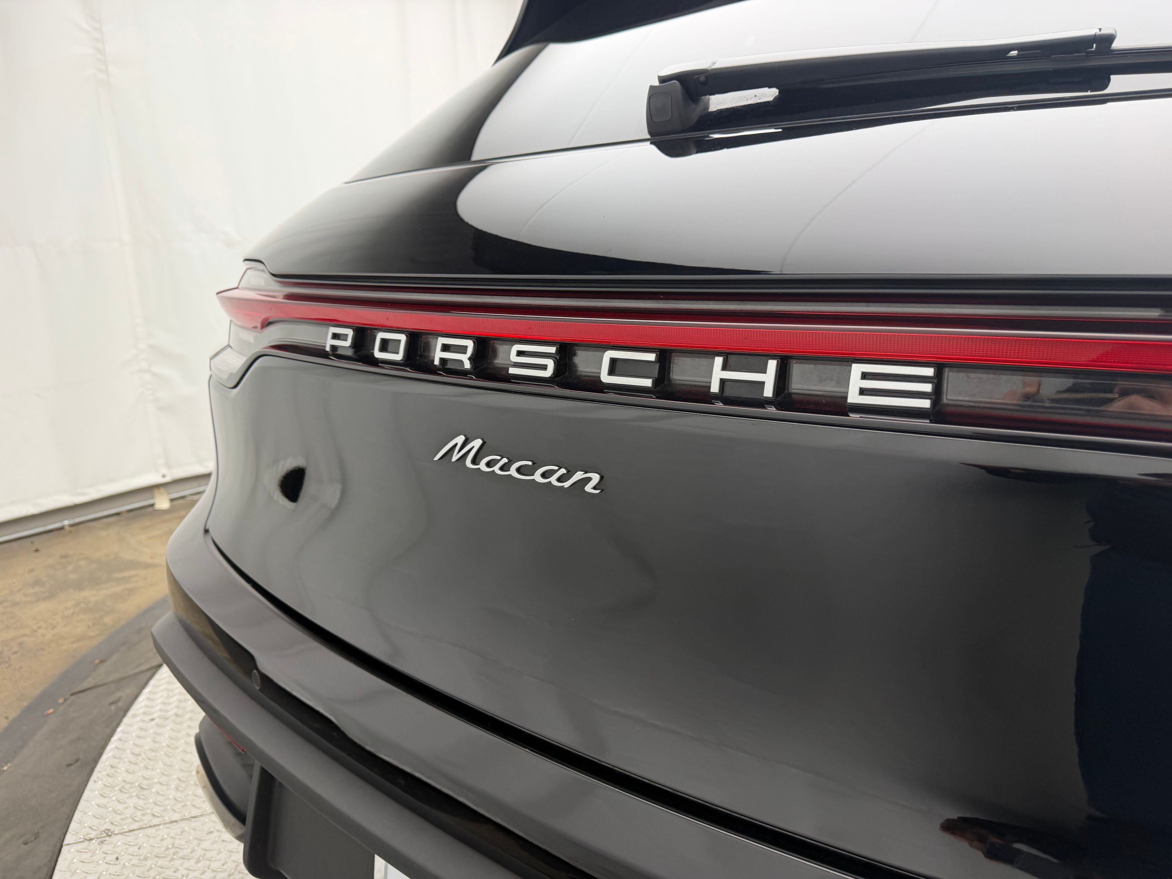 Thumbnail: 2025 Porsche Macan - 10
